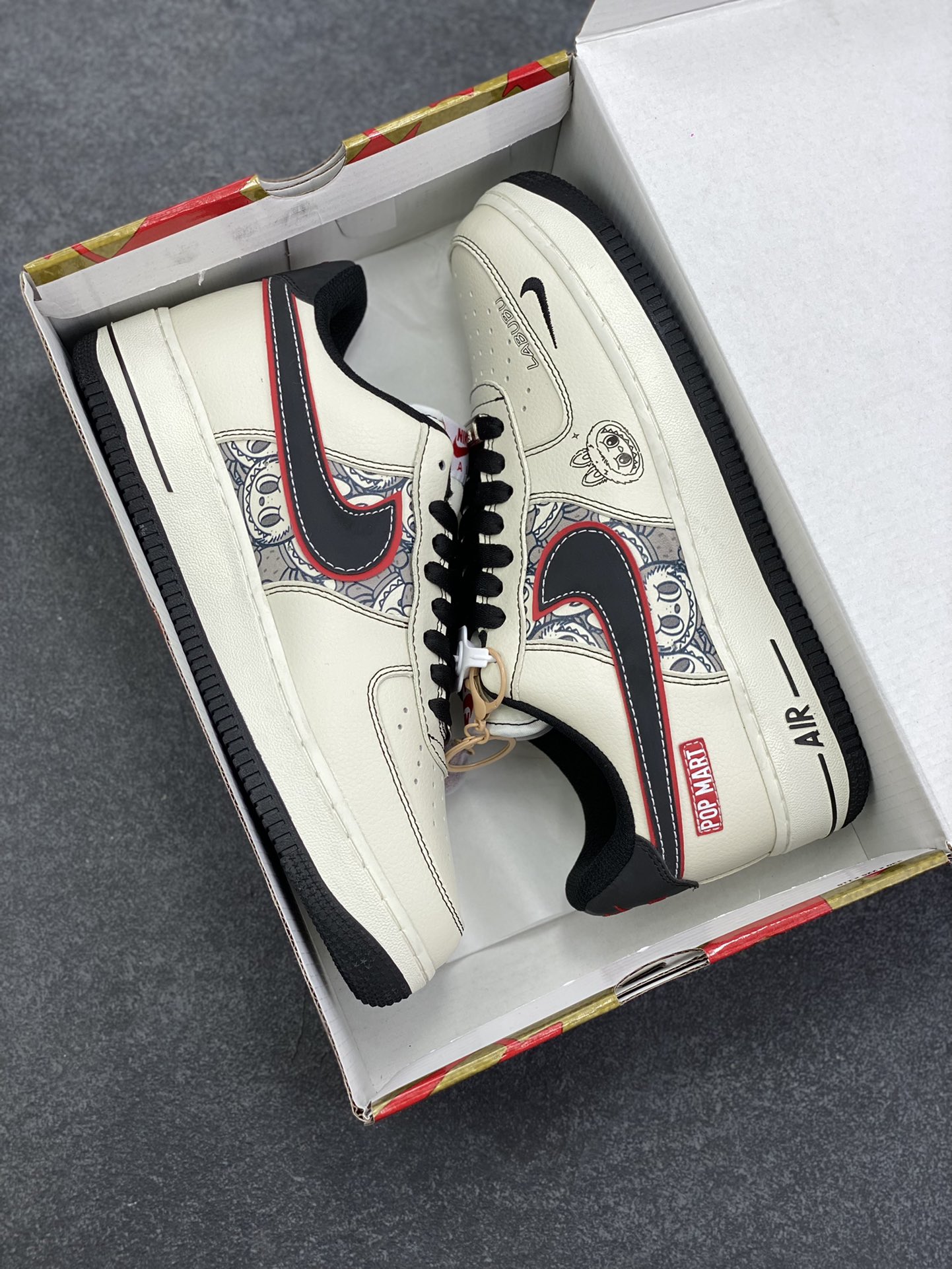 图片[9]-NIke Air Force 1 \’07 Low 泡泡玛特联名–漫画拉布布 空军一号低帮 运动鞋 休闲鞋 折边针车 工艺难度大 原楦头原纸板 高端定制鞋盒 原厂鞋底 超高清洁度 细节完美 货号：HQ1688-001 尺码：36 36.5 37.5 38 38.5 39 40 40.5 41 42 42.5 43 44 44.5 45-选品中心