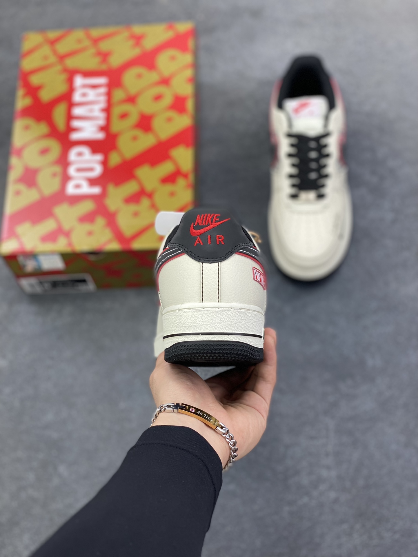 图片[4]-NIke Air Force 1 \’07 Low 泡泡玛特联名–漫画拉布布 空军一号低帮 运动鞋 休闲鞋 折边针车 工艺难度大 原楦头原纸板 高端定制鞋盒 原厂鞋底 超高清洁度 细节完美 货号：HQ1688-001 尺码：36 36.5 37.5 38 38.5 39 40 40.5 41 42 42.5 43 44 44.5 45-选品中心