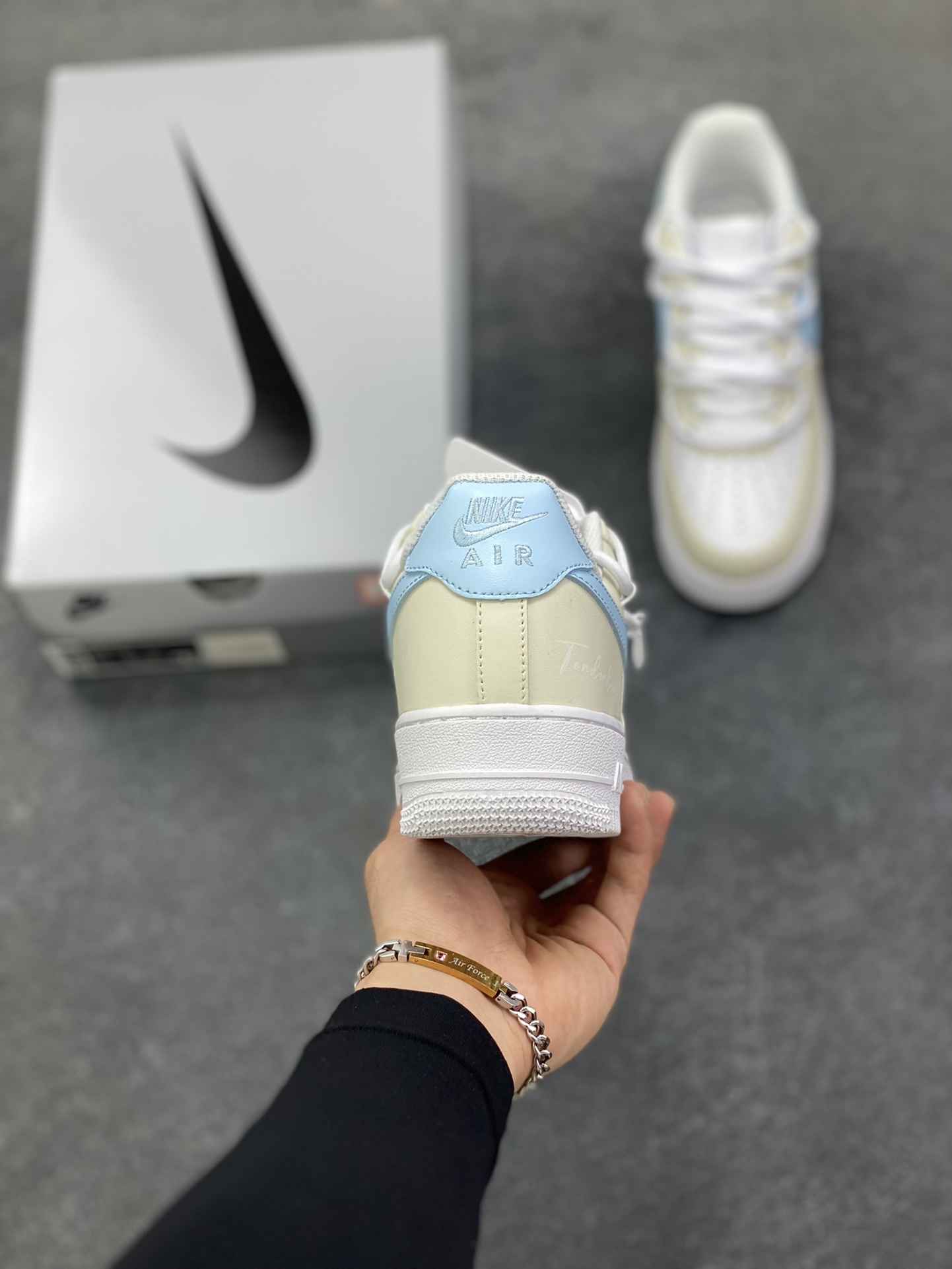 图片[4]-Nike Air Force 1 Low’07 柠盐气泡水 空军一号低帮休闲板鞋 定制皮料 定制鞋盒 原楦原纸板 纯正空军版型 内置全掌气垫 货号：ZH0316-111 尺码：36 36.5 37.5 38 38.5 39 40 40.5 41 42 42.5 43 44 44.5 45-选品中心