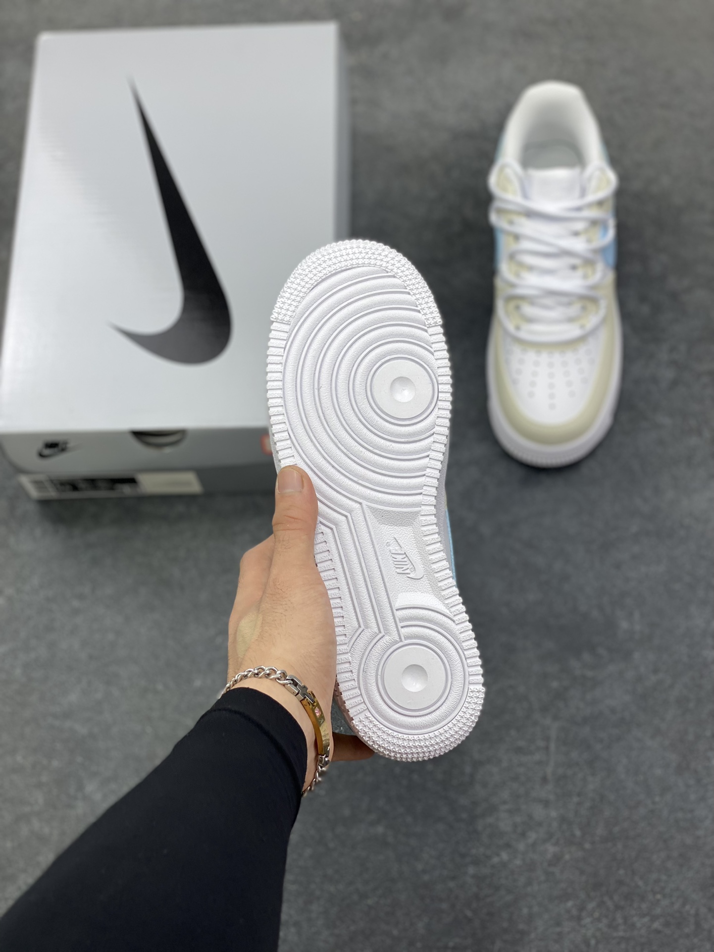 图片[5]-Nike Air Force 1 Low’07 柠盐气泡水 空军一号低帮休闲板鞋 定制皮料 定制鞋盒 原楦原纸板 纯正空军版型 内置全掌气垫 货号：ZH0316-111 尺码：36 36.5 37.5 38 38.5 39 40 40.5 41 42 42.5 43 44 44.5 45-选品中心