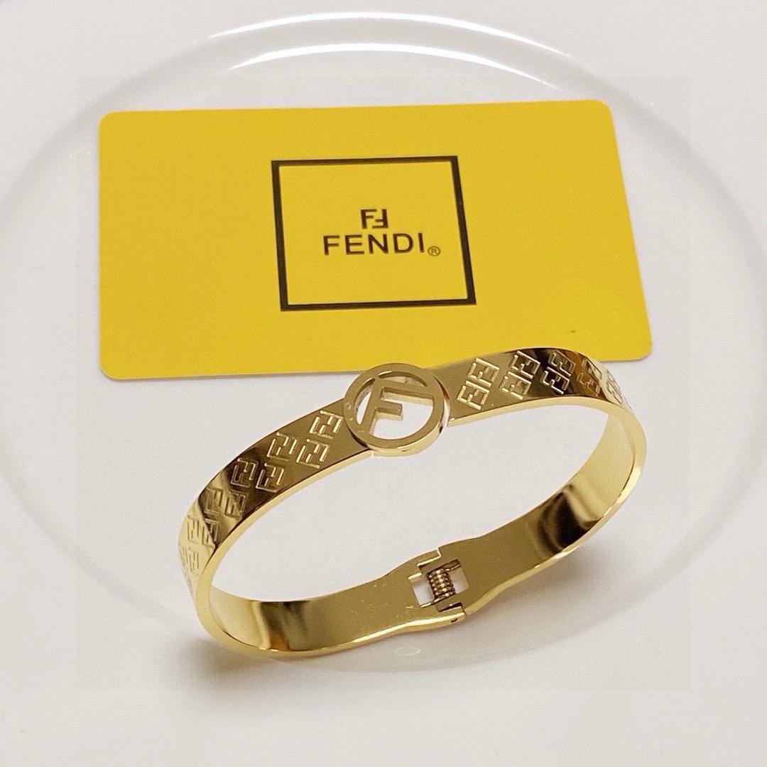 NO:543020,【Fendi】Fendi stainless steel bracelet, high-end customization, hot new style, gorgeous debut, it is hard to see so familiar. The exquisite color scheme of the simple bracelet is very suitable for daily matching. Babies, this is definitely worth buying, jewelry quality, fendi, fendi, bracelet19860909【 Fendi】芬迪精钢手镯 高端定制 爆款新款 华丽登场 ,很难见到如此熟悉 素雅的手镯精致的配色非常适合日常搭配,宝宝们,这个绝对值得入,饰品精品,fendi,fendi,bracelet,Jewelry