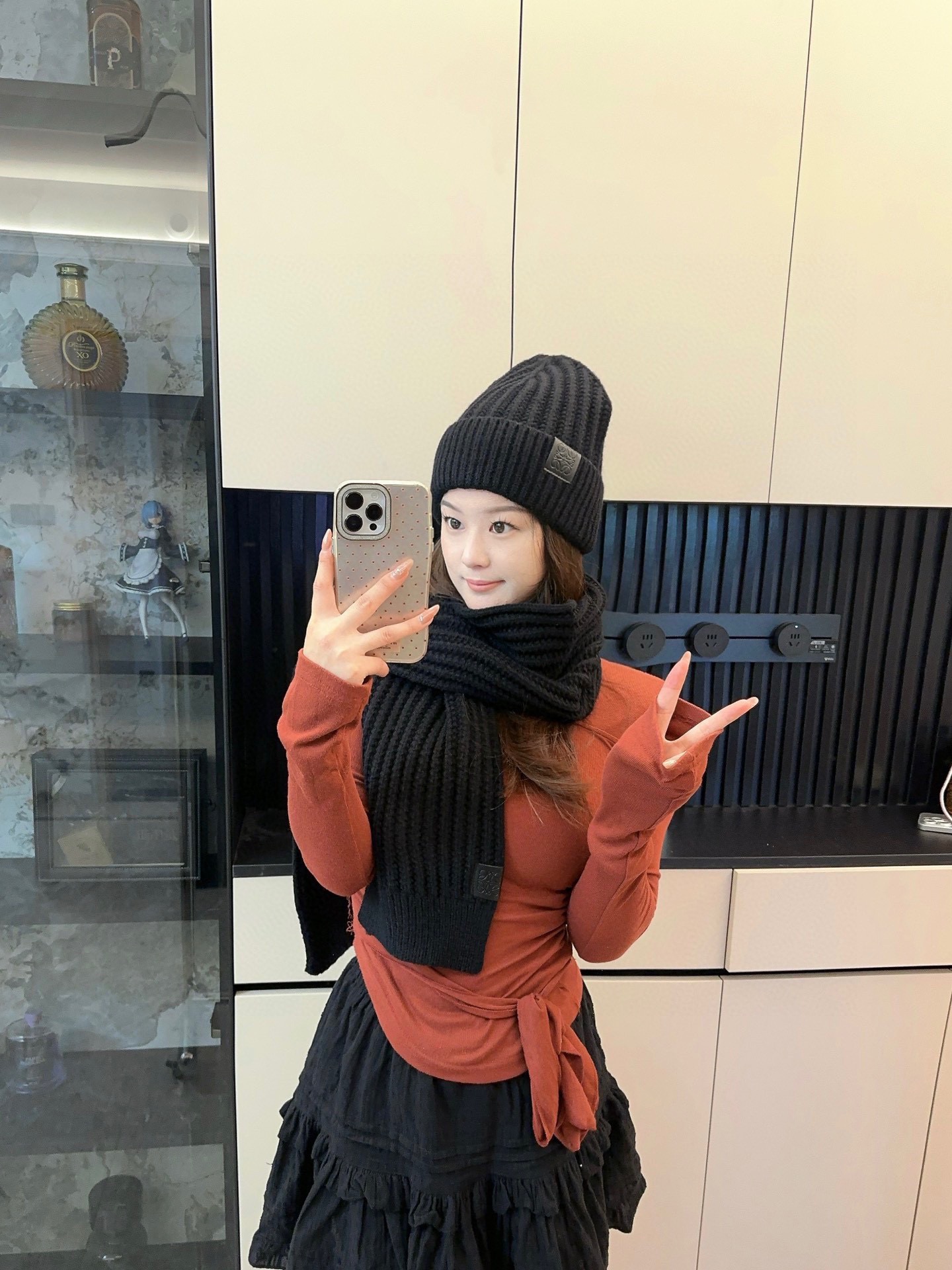 NO:554500,Loewe Xiaohongshu popular style, official website new classic suit hat!  Hat and scarf!  It feels great in hand!  It’s warm and super comfortable. This winter, all you need is a hat like this. It’s warm and fashionable!  Welcome to choose!! Suit, suit, loewe, loewe, hats19860909罗意威Loewe 小红书爆款,官网新品经典套装帽子！帽子围巾！手感一级棒！暖暖哒超级舒服～这个冬天你就差这么一套装帽子啦～又保暖又时尚！欢迎选择!!套装,套装,loewe,loewe,hats,accessory