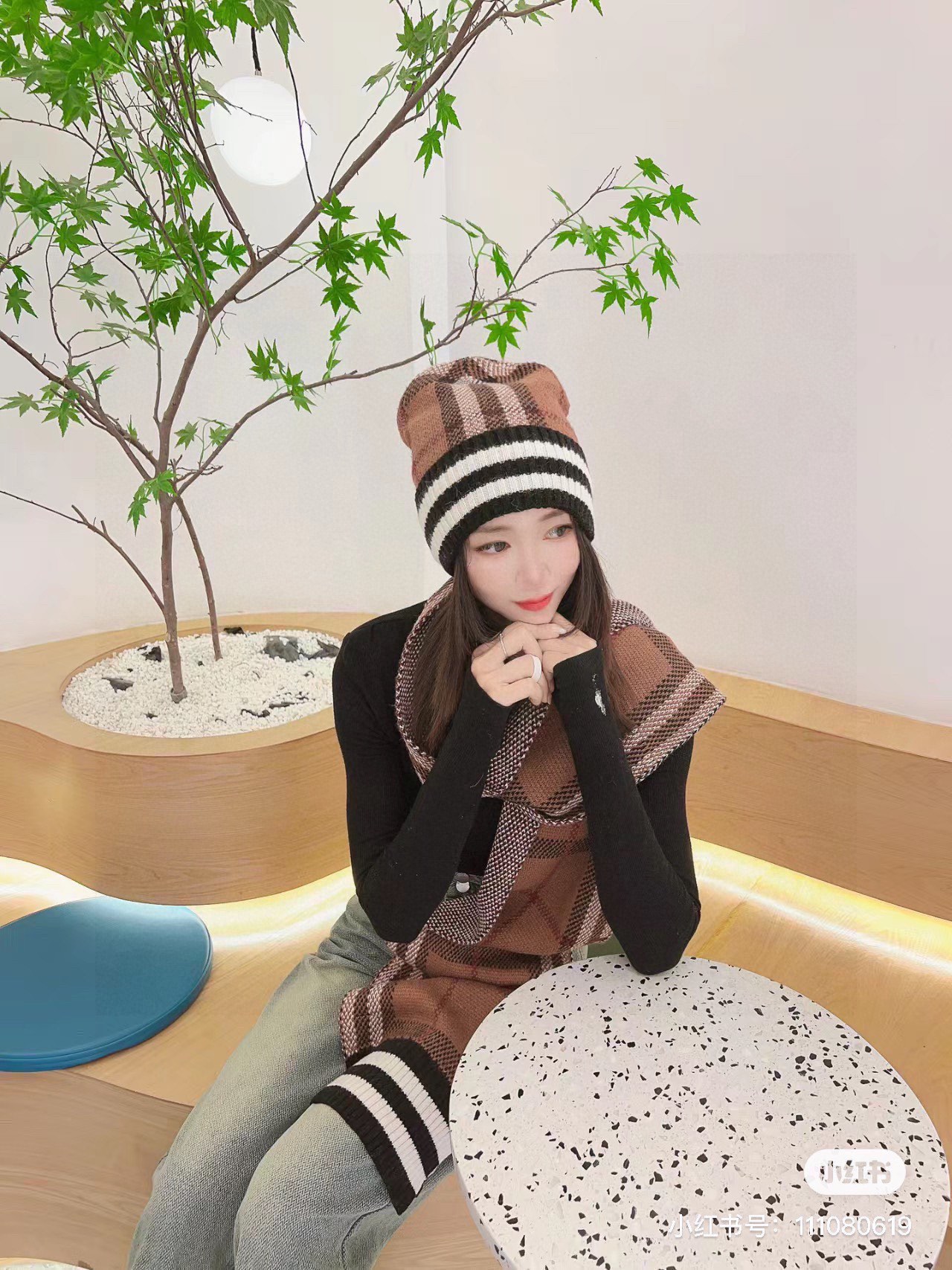 NO:554502,BURBERRY Xiaohongshu popular style, official website new classic suit hat!  Hat and scarf!  It feels great in hand!  It’s warm and super comfortable. This winter, all you need is a hat set like this. It’s warm and fashionable!  Welcome to choose!! Suit, suit, burberry, burberry, hats19860909巴宝莉 BURBERRY小红书爆款,官网新品经典套装帽子！帽子围巾！手感一级棒！暖暖哒超级舒服～这个冬天你就差这么一套装帽子啦～又保暖又时尚！欢迎选择!!套装,套装,burberry,burberry,hats,accessory