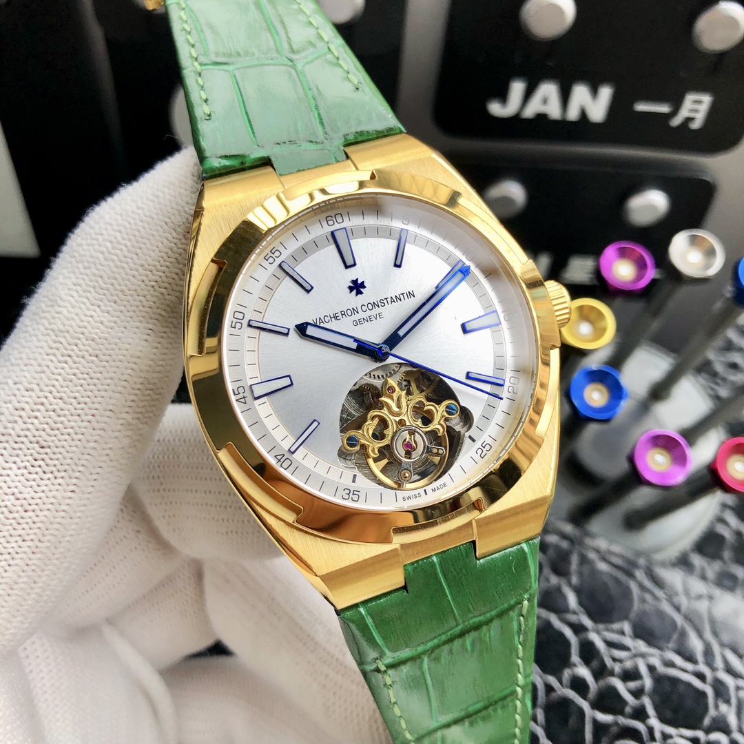 统一价：390💰
品牌：江诗丹顿----贵高端男表 ！奢华大气类型，精品顶级男士腕表，顶级镂空机械机芯 (稳定）顶级316精钢（耐用）矿物质超强镜面玻璃 （高清，耐磨）立体感强 独特设计6位大飞轮，真牛皮表带 走时精准，质量保证，直径43mm 厚度12mm！新款上架，欢迎载图[玫瑰][玫瑰]