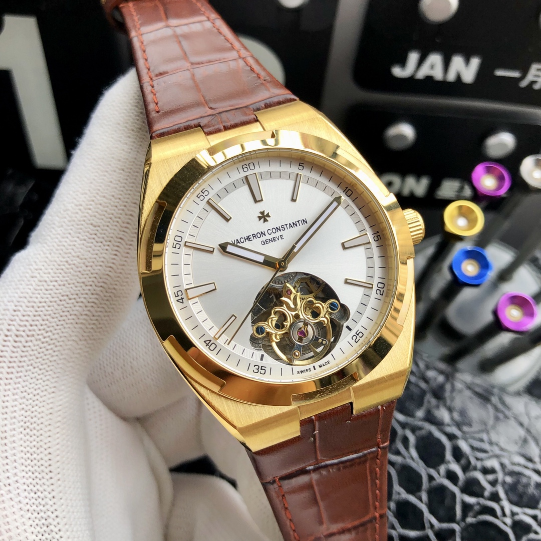 统一价：390💰
品牌：江诗丹顿----贵高端男表 ！奢华大气类型，精品顶级男士腕表，顶级镂空机械机芯 (稳定）顶级316精钢（耐用）矿物质超强镜面玻璃 （高清，耐磨）立体感强 独特设计6位大飞轮，真牛皮表带 走时精准，质量保证，直径43mm 厚度12mm！新款上架，欢迎载图[玫瑰][玫瑰]
