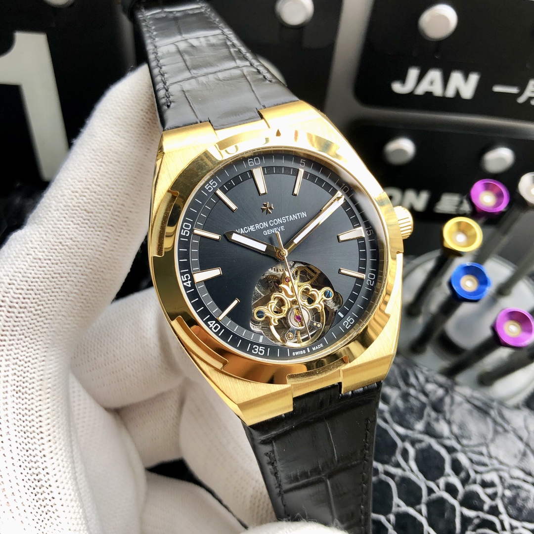 统一价：390💰
品牌：江诗丹顿----贵高端男表 ！奢华大气类型，精品顶级男士腕表，顶级镂空机械机芯 (稳定）顶级316精钢（耐用）矿物质超强镜面玻璃 （高清，耐磨）立体感强 独特设计6位大飞轮，真牛皮表带 走时精准，质量保证，直径43mm 厚度12mm！新款上架，欢迎载图[玫瑰][玫瑰]