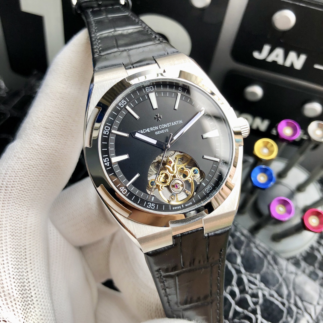 统一价：390💰
品牌：江诗丹顿----贵高端男表 ！奢华大气类型，精品顶级男士腕表，顶级镂空机械机芯 (稳定）顶级316精钢（耐用）矿物质超强镜面玻璃 （高清，耐磨）立体感强 独特设计6位大飞轮，真牛皮表带 走时精准，质量保证，直径43mm 厚度12mm！新款上架，欢迎载图[玫瑰][玫瑰]