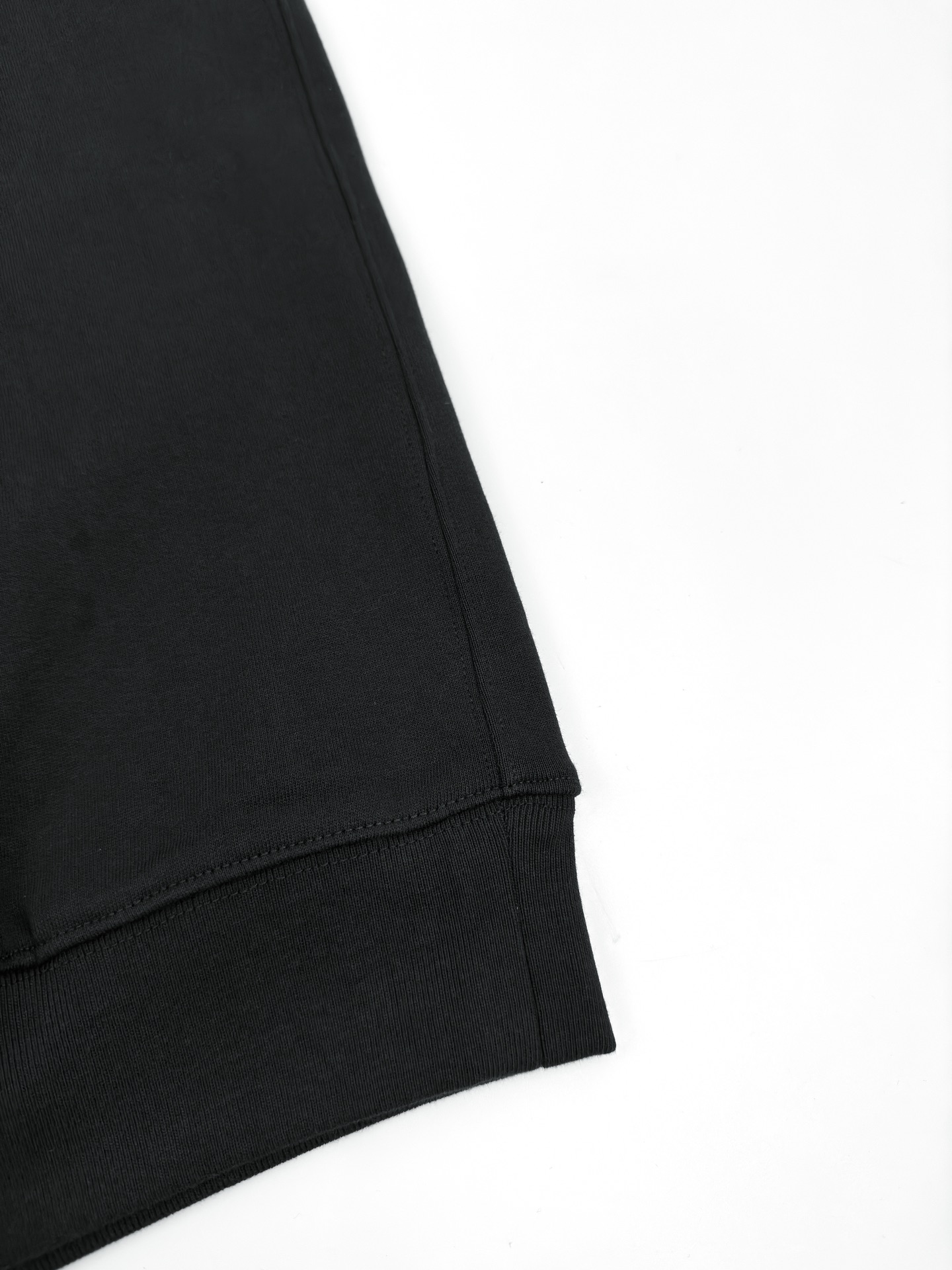 。Maison Margiela 未完成刺绣印花外套定制定染云绒米高密全棉料 柔软细腻 舒适贴肤 以柔和