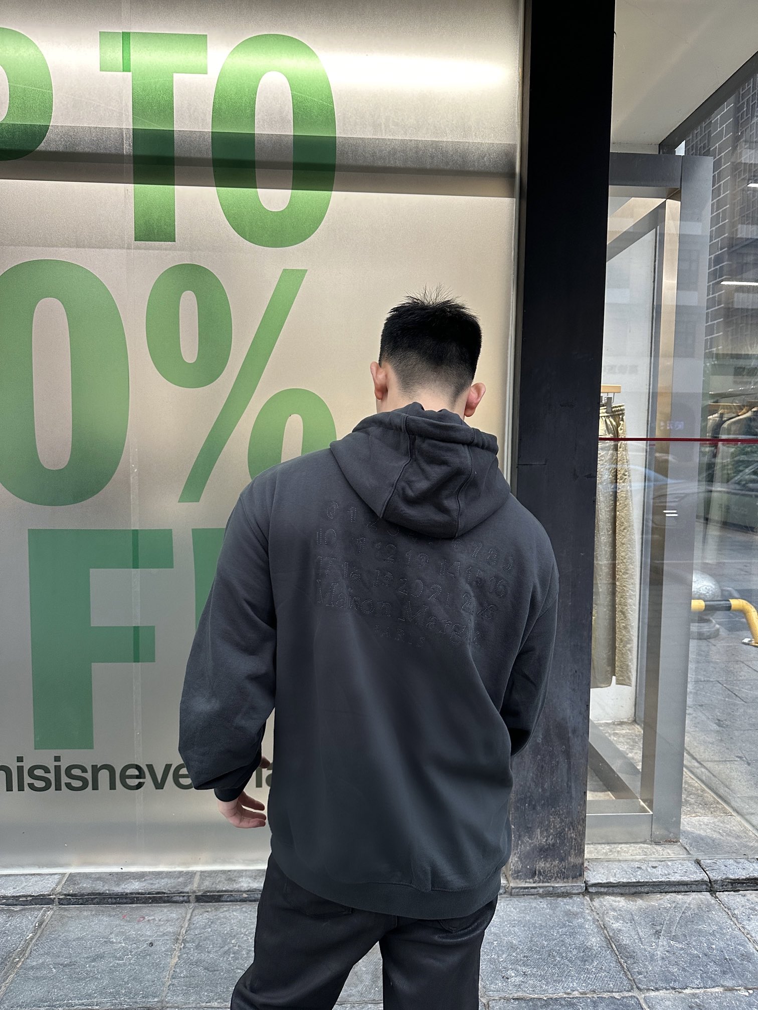 。Maison Margiela 未完成刺绣印花外套定制定染云绒米高密全棉料 柔软细腻 舒适贴肤 以柔和