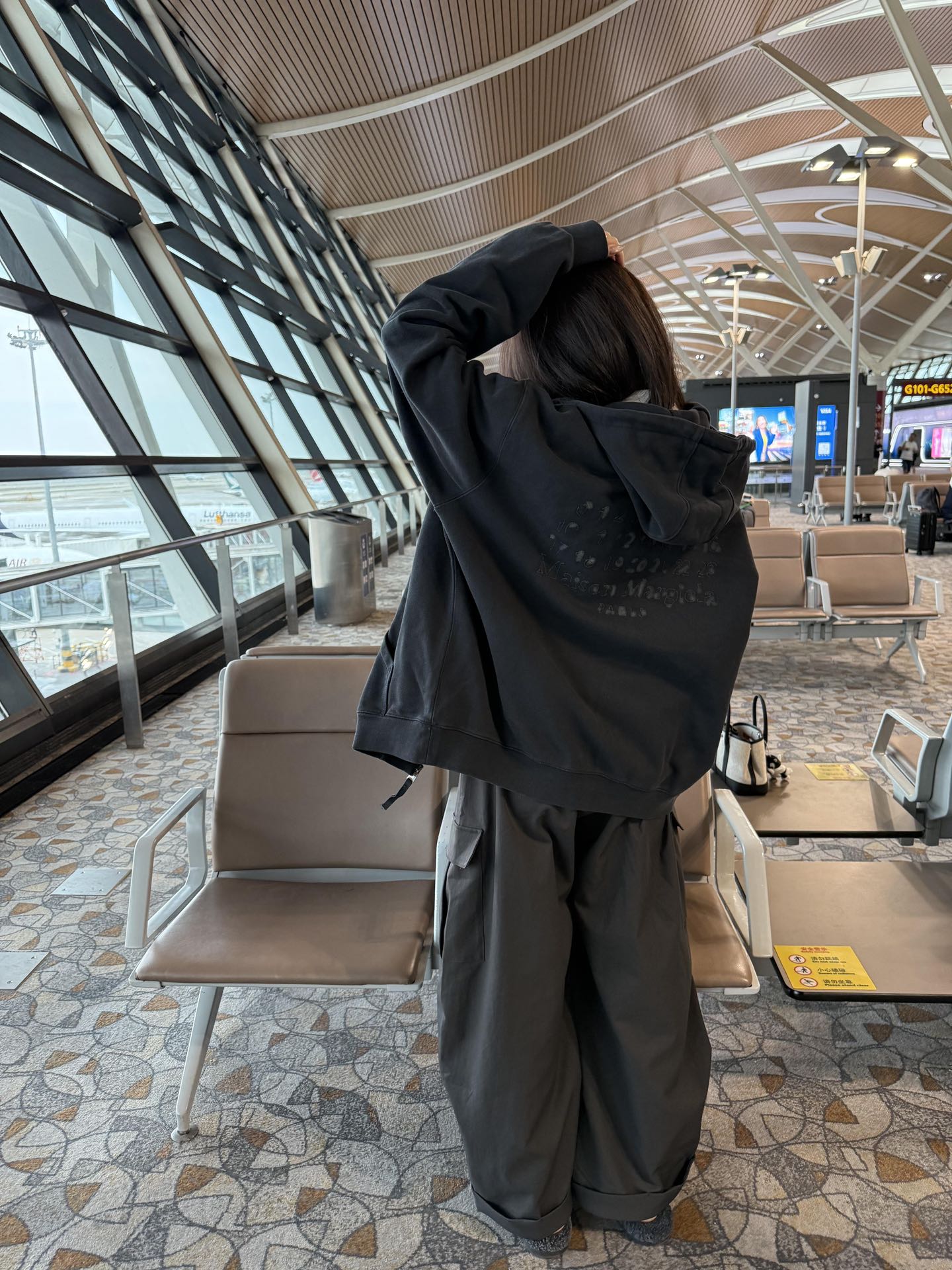 。Maison Margiela 未完成刺绣印花外套定制定染云绒米高密全棉料 柔软细腻 舒适贴肤 以柔和