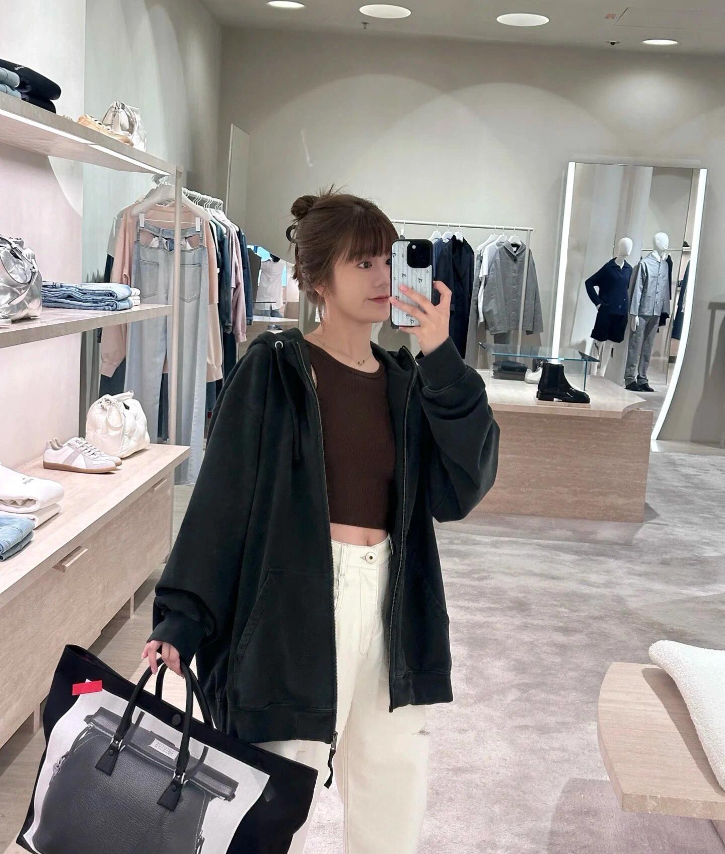 。Maison Margiela 未完成刺绣印花外套定制定染云绒米高密全棉料 柔软细腻 舒适贴肤 以柔和