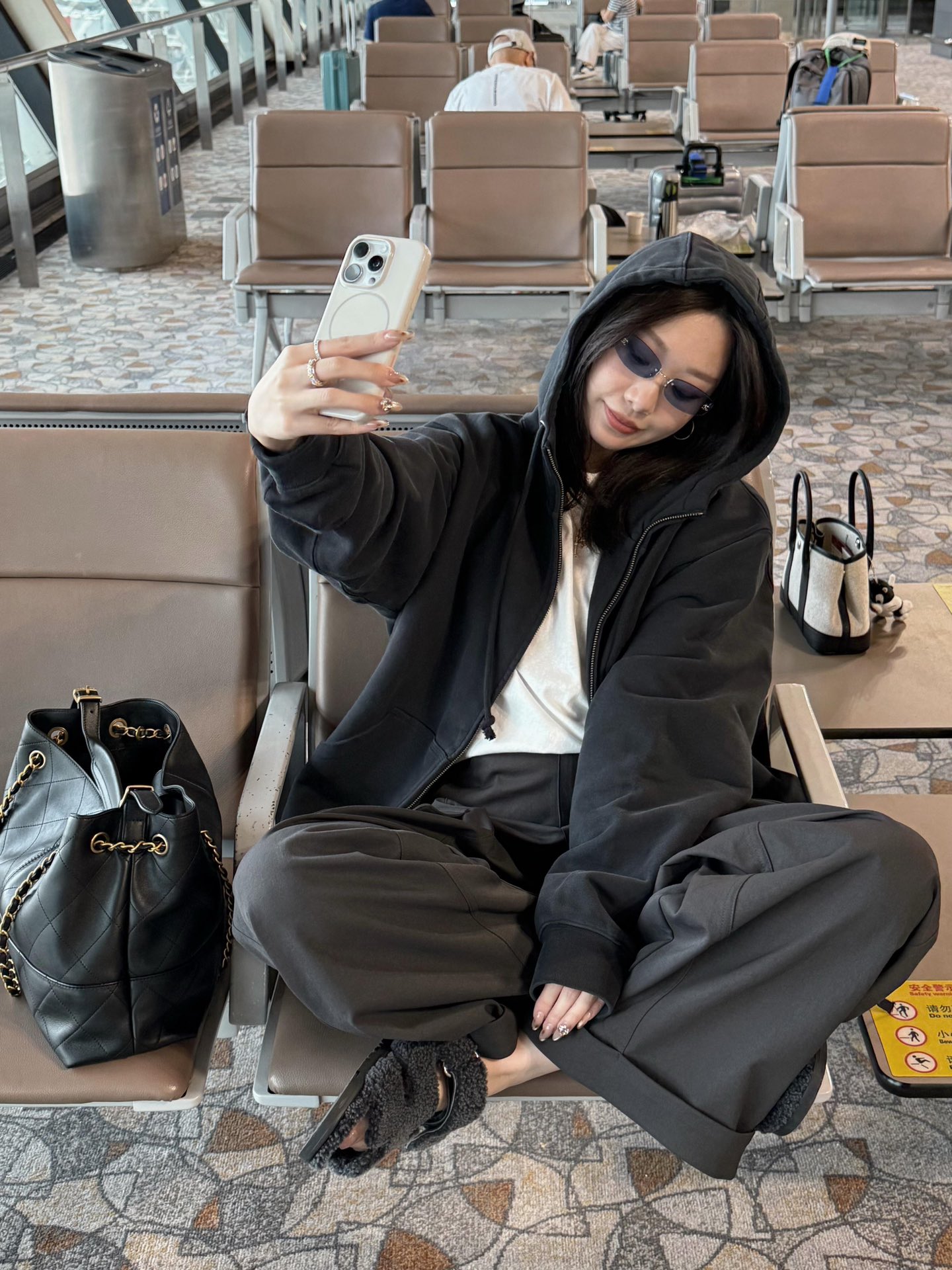 。Maison Margiela 未完成刺绣印花外套定制定染云绒米高密全棉料 柔软细腻 舒适贴肤 以柔和