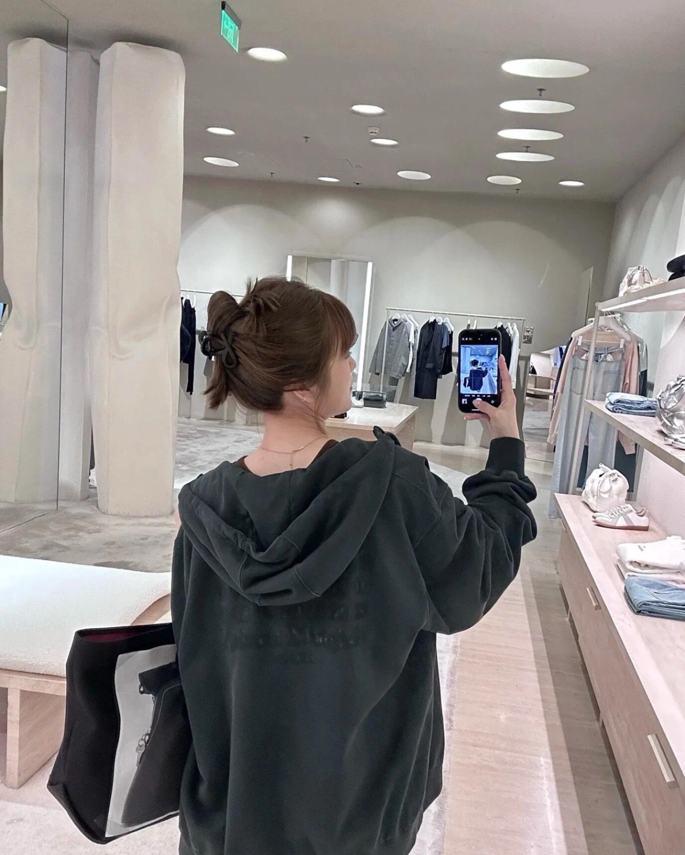 。Maison Margiela 未完成刺绣印花外套定制定染云绒米高密全棉料 柔软细腻 舒适贴肤 以柔和