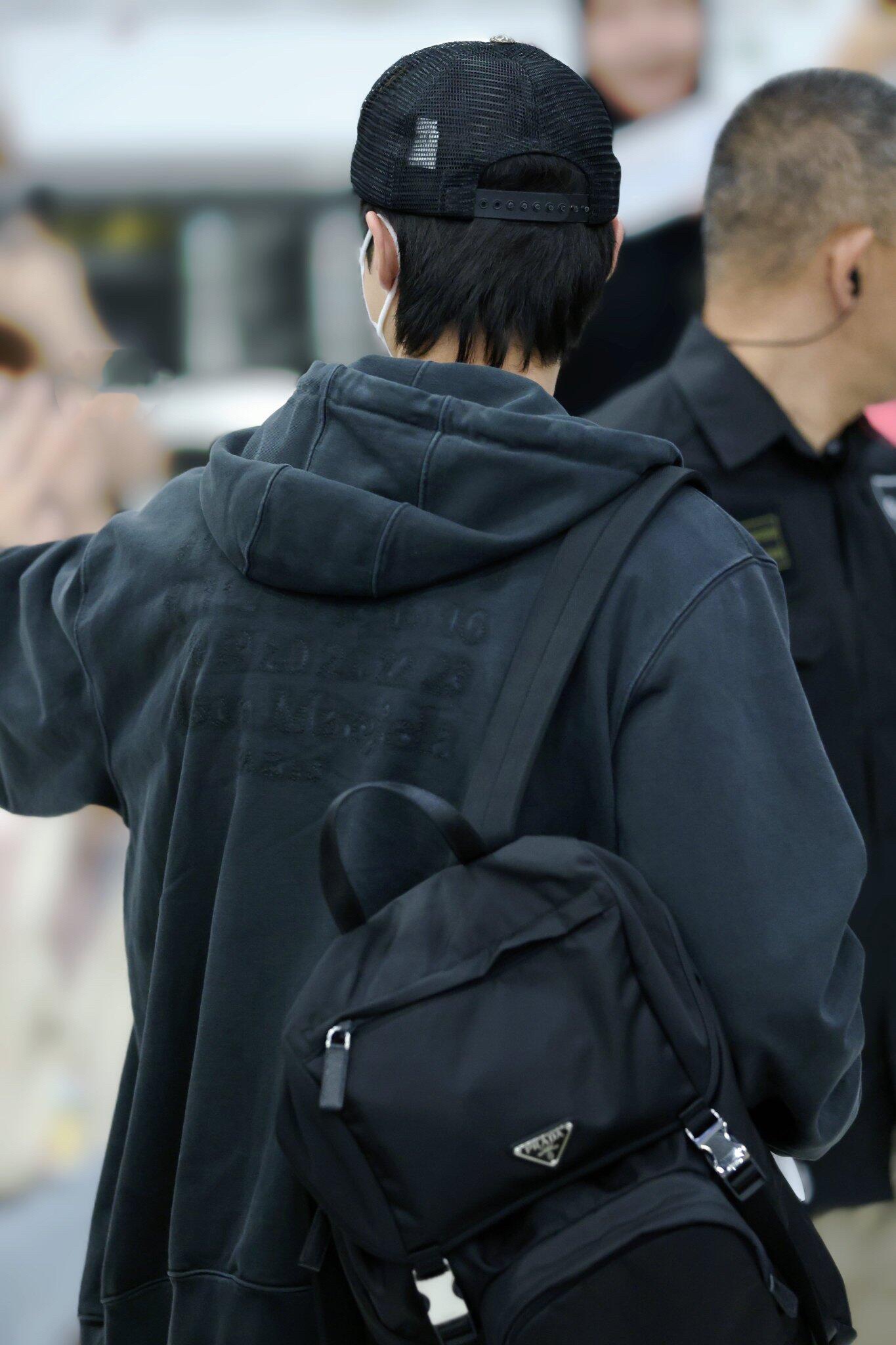 。Maison Margiela 未完成刺绣印花外套定制定染云绒米高密全棉料 柔软细腻 舒适贴肤 以柔和