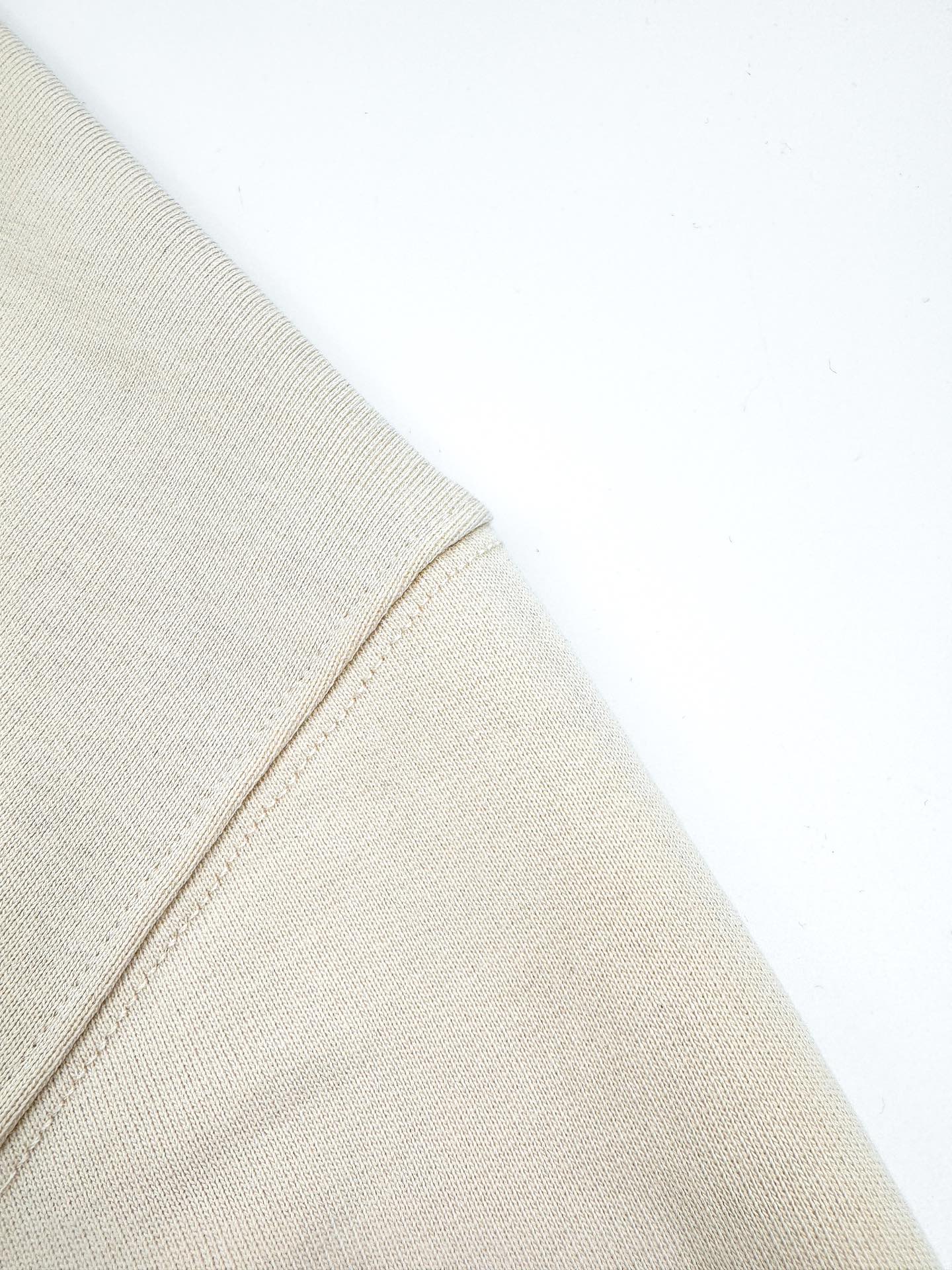 。Maison Margiela 未完成刺绣印花外套定制定染云绒米高密全棉料 柔软细腻 舒适贴肤 以柔和