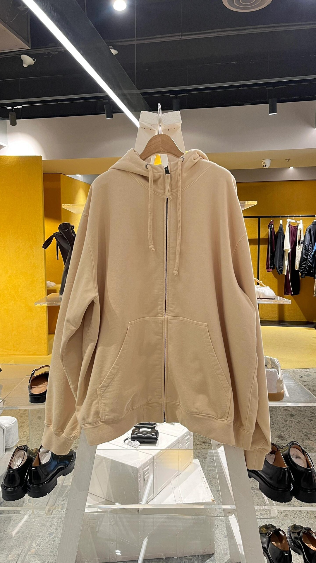 。Maison Margiela 未完成刺绣印花外套定制定染云绒米高密全棉料 柔软细腻 舒适贴肤 以柔和