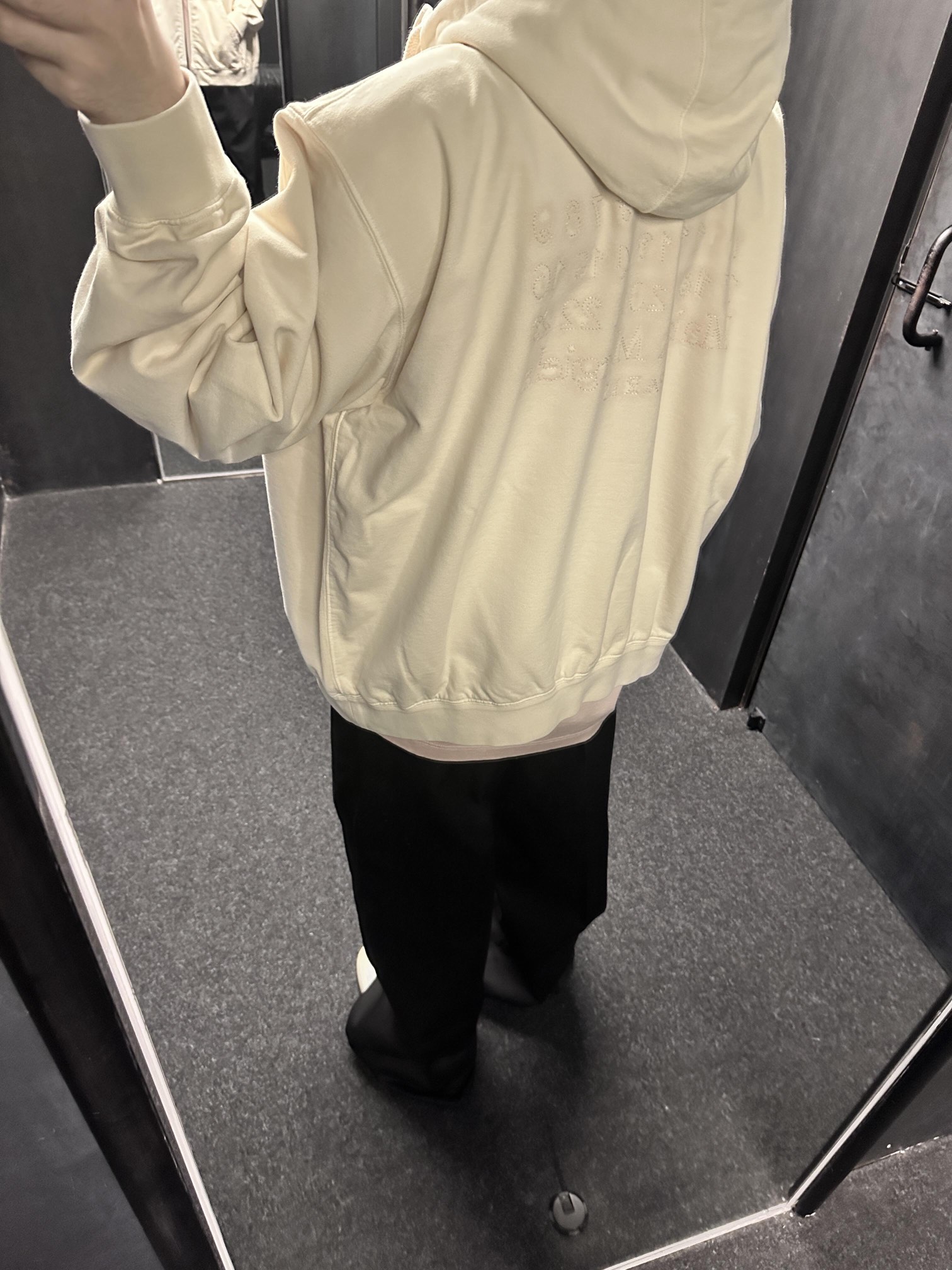 。Maison Margiela 未完成刺绣印花外套定制定染云绒米高密全棉料 柔软细腻 舒适贴肤 以柔和