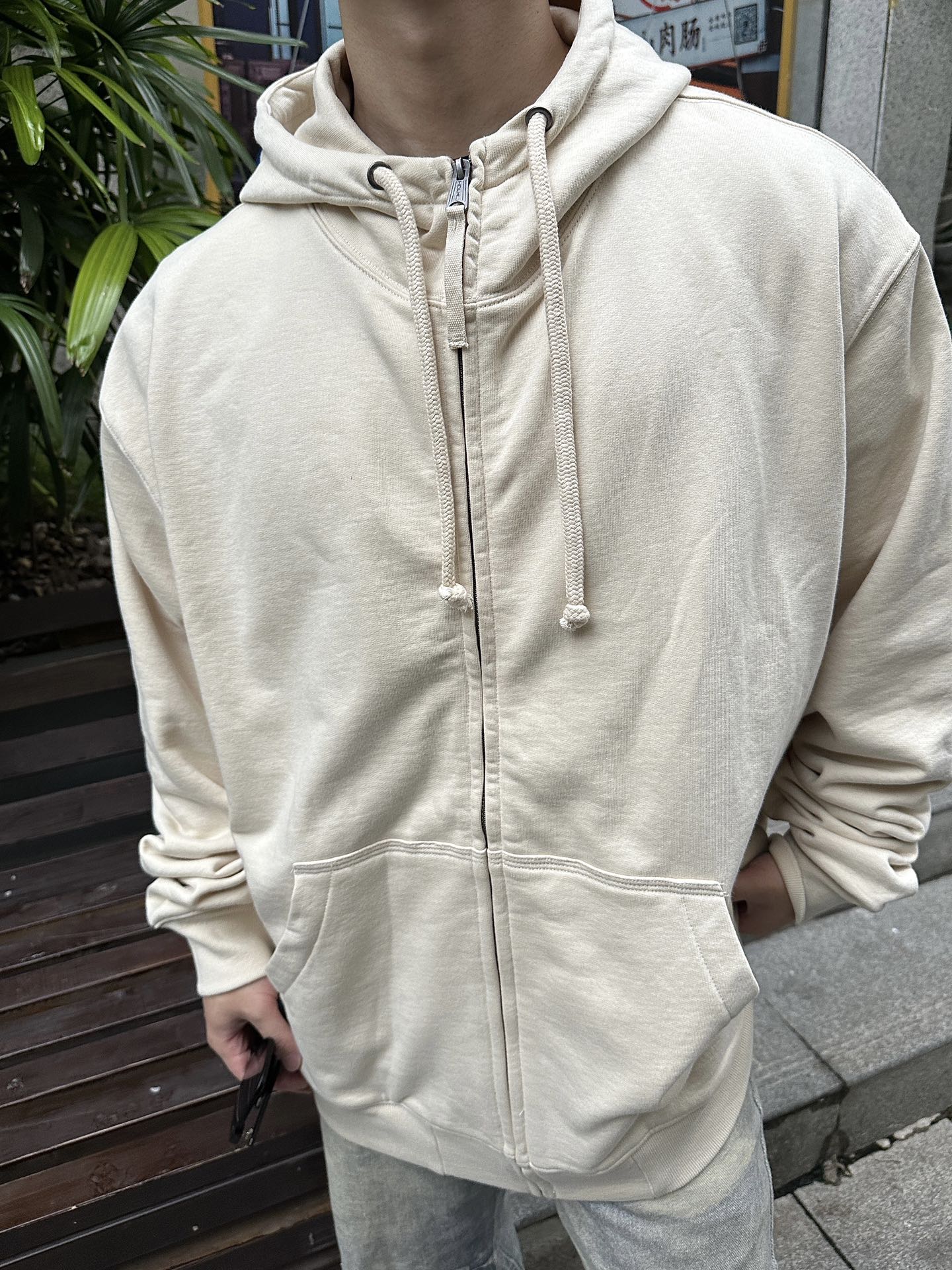 。Maison Margiela 未完成刺绣印花外套定制定染云绒米高密全棉料 柔软细腻 舒适贴肤 以柔和