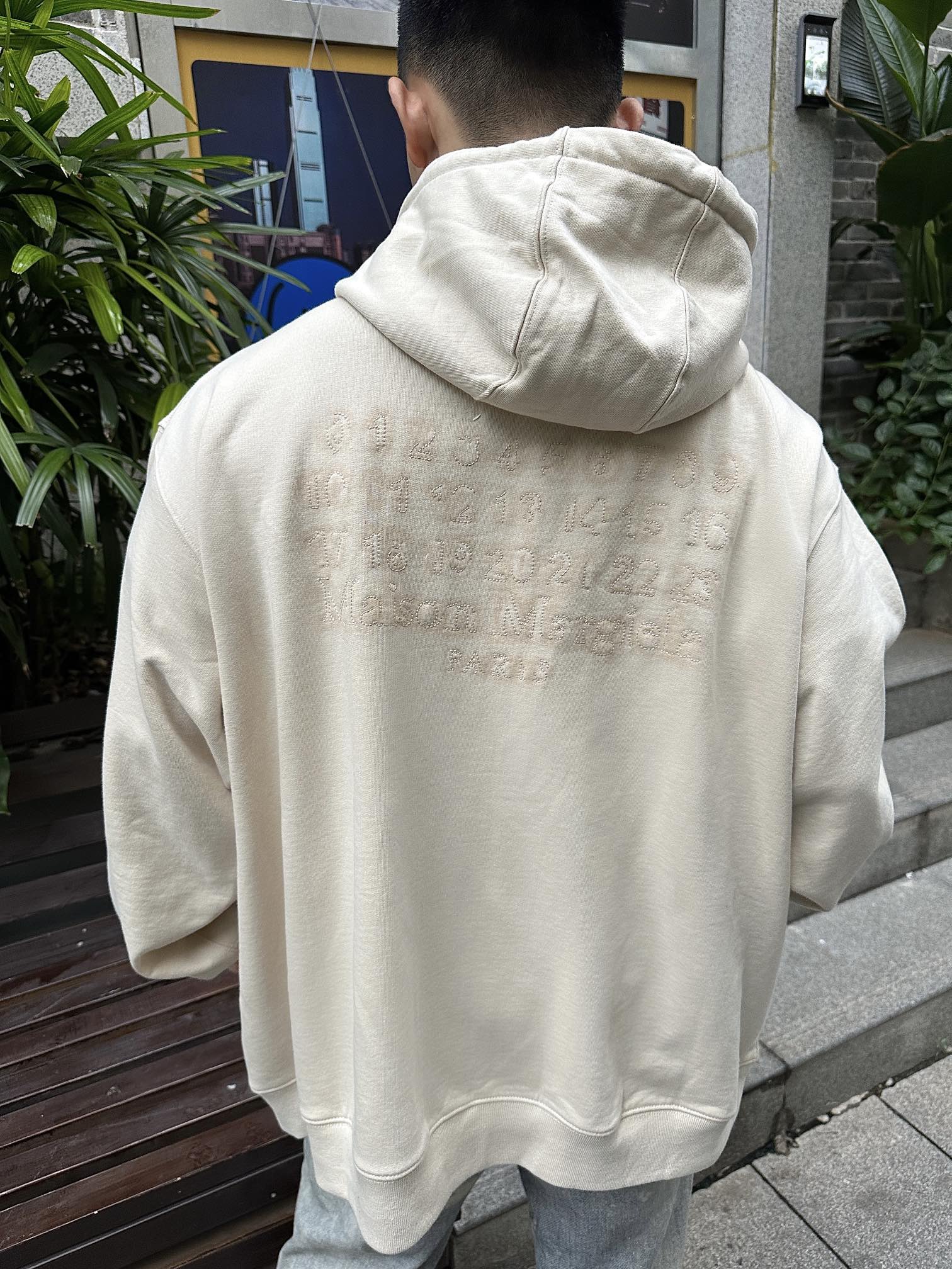 。Maison Margiela 未完成刺绣印花外套定制定染云绒米高密全棉料 柔软细腻 舒适贴肤 以柔和