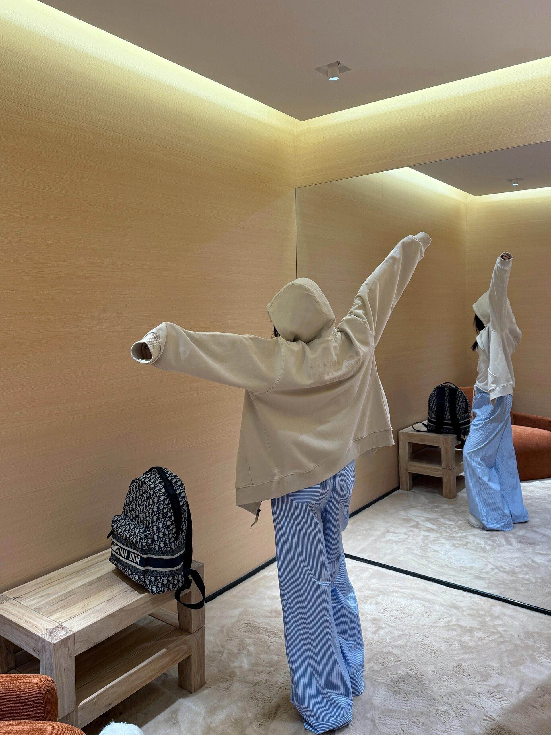 。Maison Margiela 未完成刺绣印花外套定制定染云绒米高密全棉料 柔软细腻 舒适贴肤 以柔和