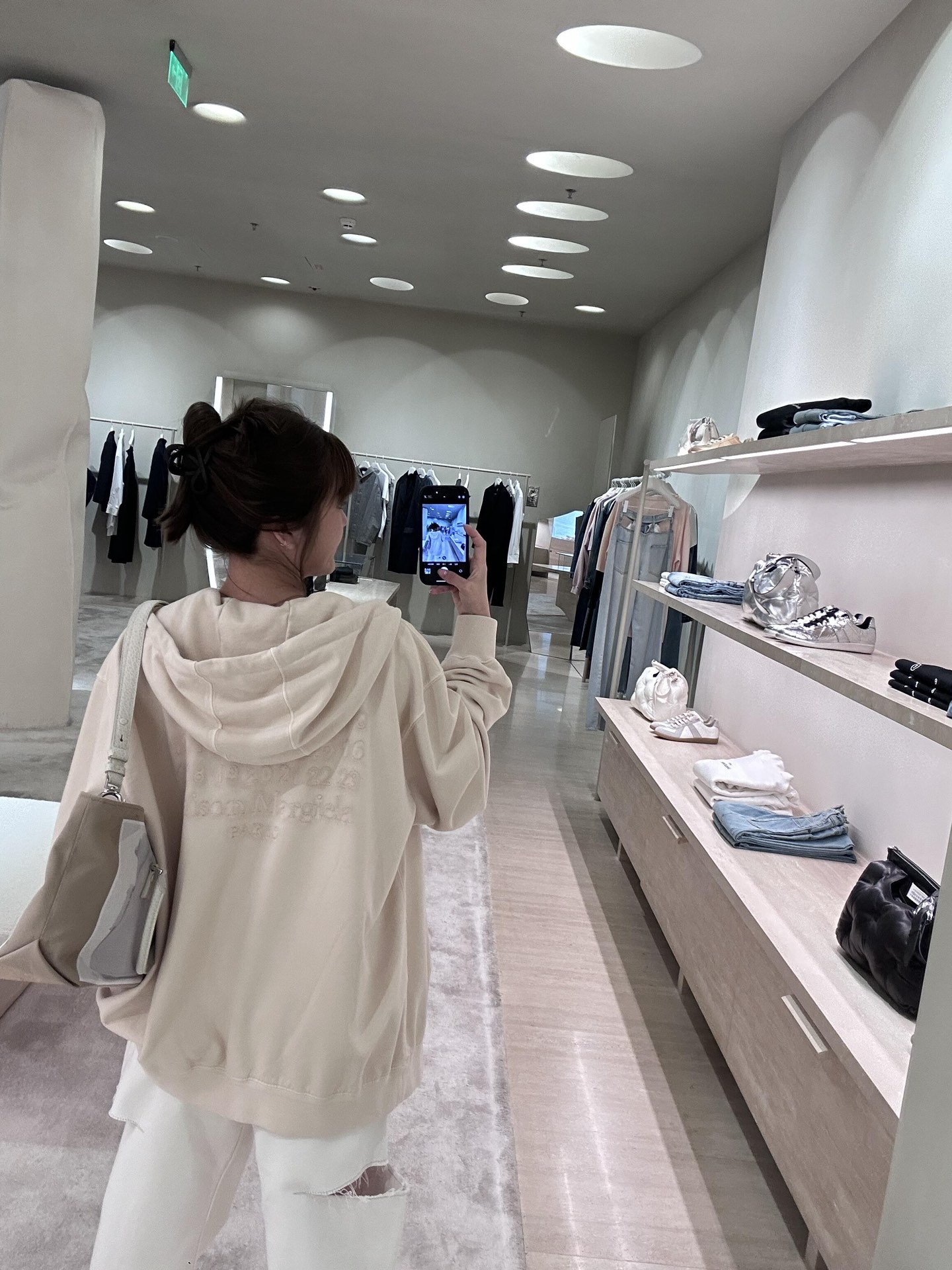 。Maison Margiela 未完成刺绣印花外套定制定染云绒米高密全棉料 柔软细腻 舒适贴肤 以柔和