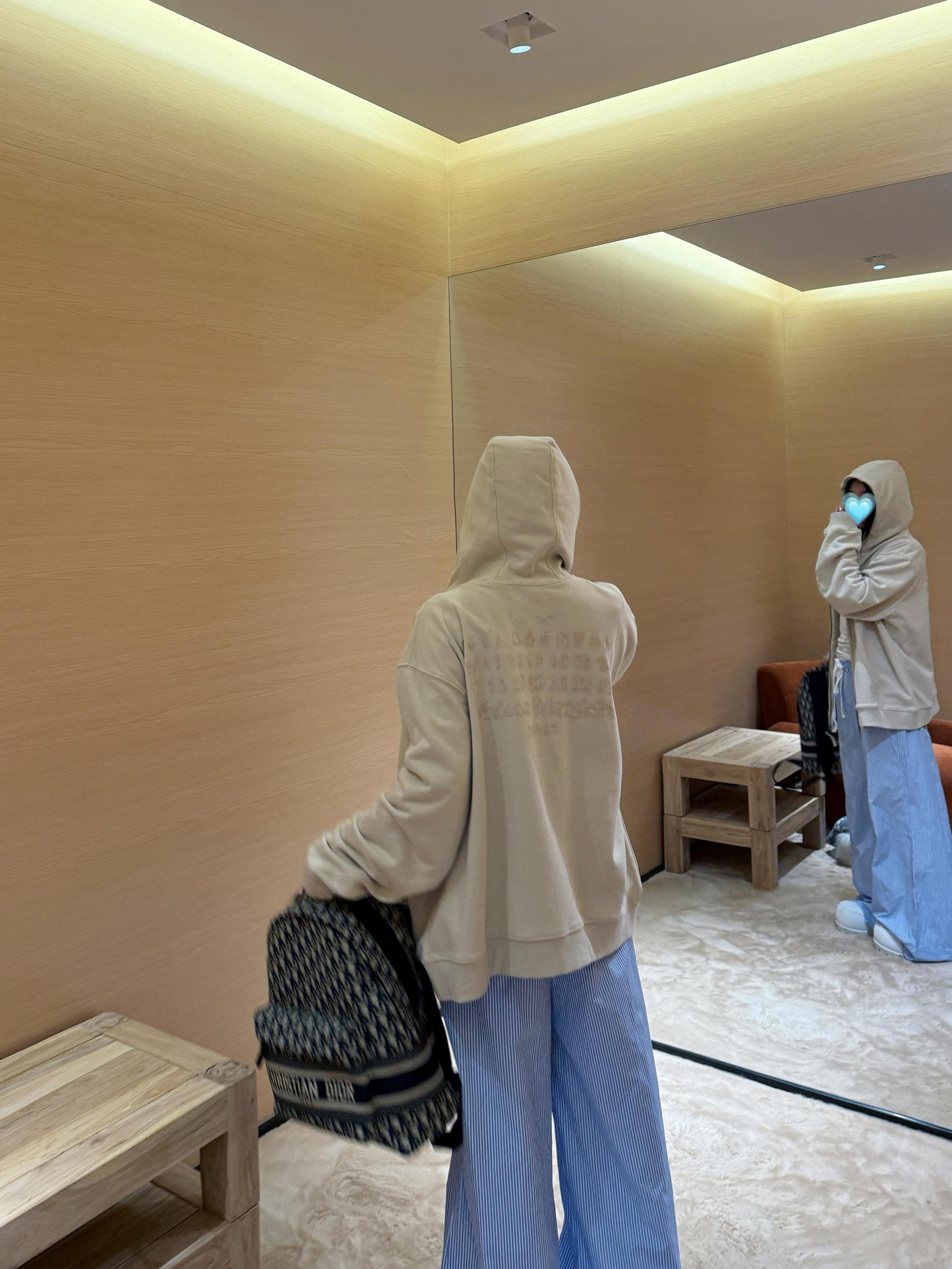 。Maison Margiela 未完成刺绣印花外套定制定染云绒米高密全棉料 柔软细腻 舒适贴肤 以柔和