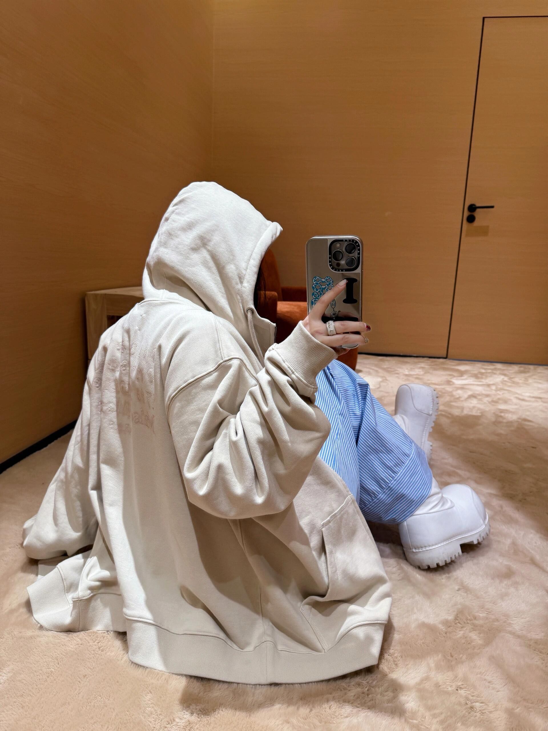 。Maison Margiela 未完成刺绣印花外套定制定染云绒米高密全棉料 柔软细腻 舒适贴肤 以柔和