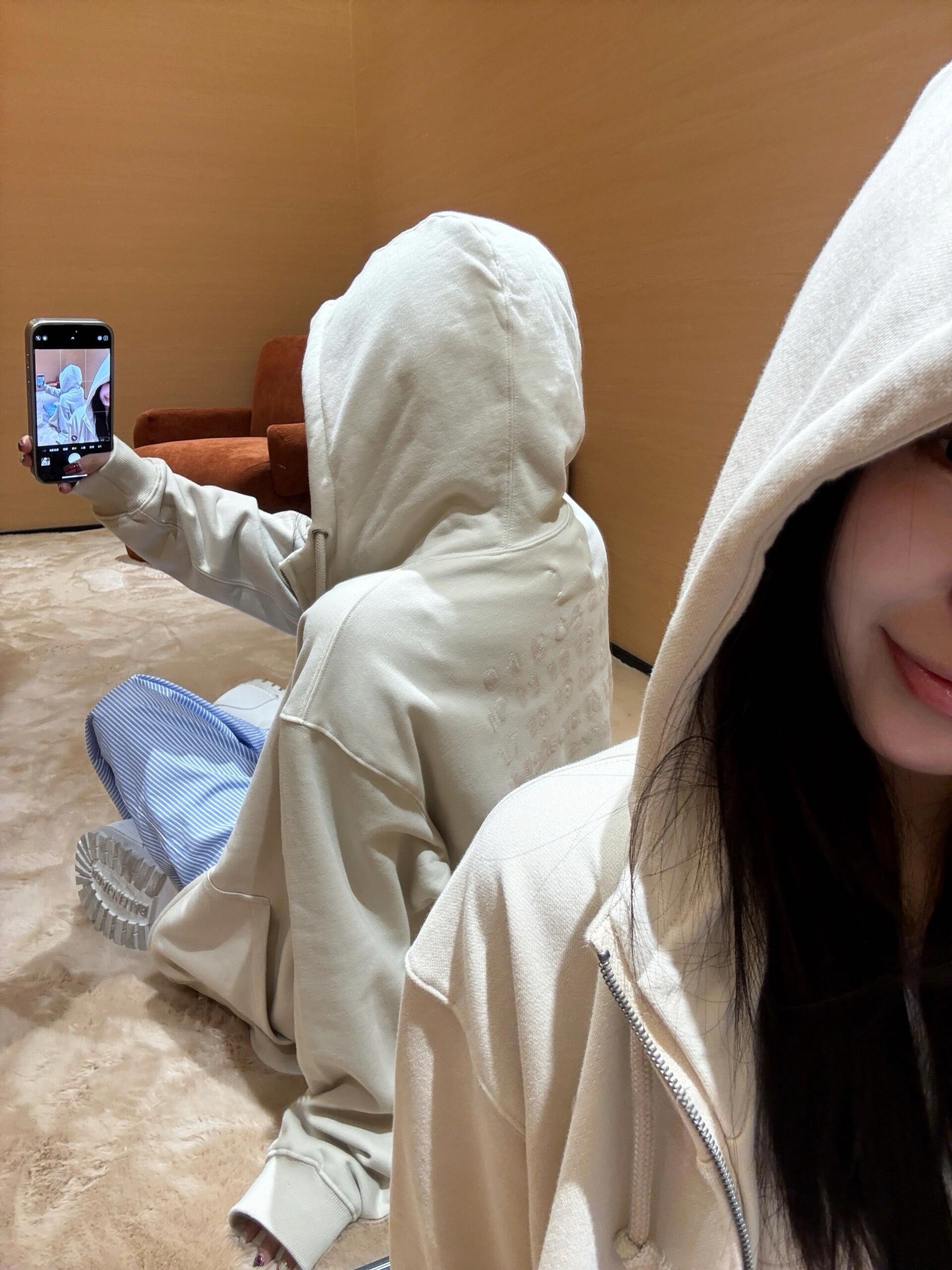 。Maison Margiela 未完成刺绣印花外套定制定染云绒米高密全棉料 柔软细腻 舒适贴肤 以柔和