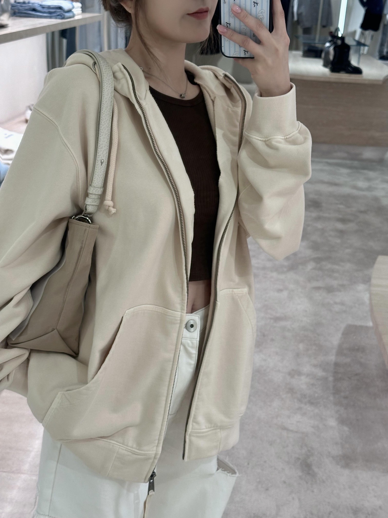 。Maison Margiela 未完成刺绣印花外套定制定染云绒米高密全棉料 柔软细腻 舒适贴肤 以柔和