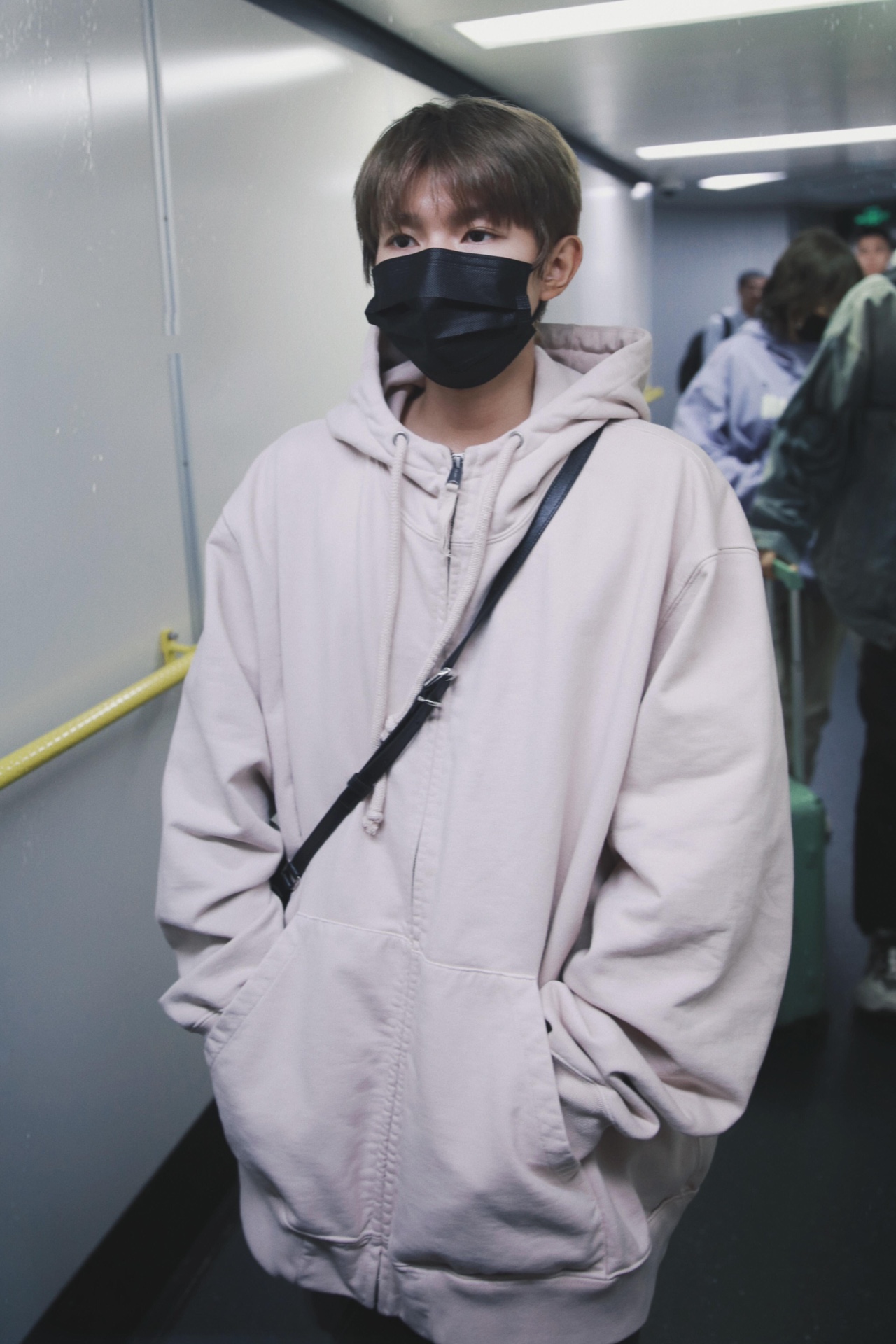 。Maison Margiela 未完成刺绣印花外套定制定染云绒米高密全棉料 柔软细腻 舒适贴肤 以柔和