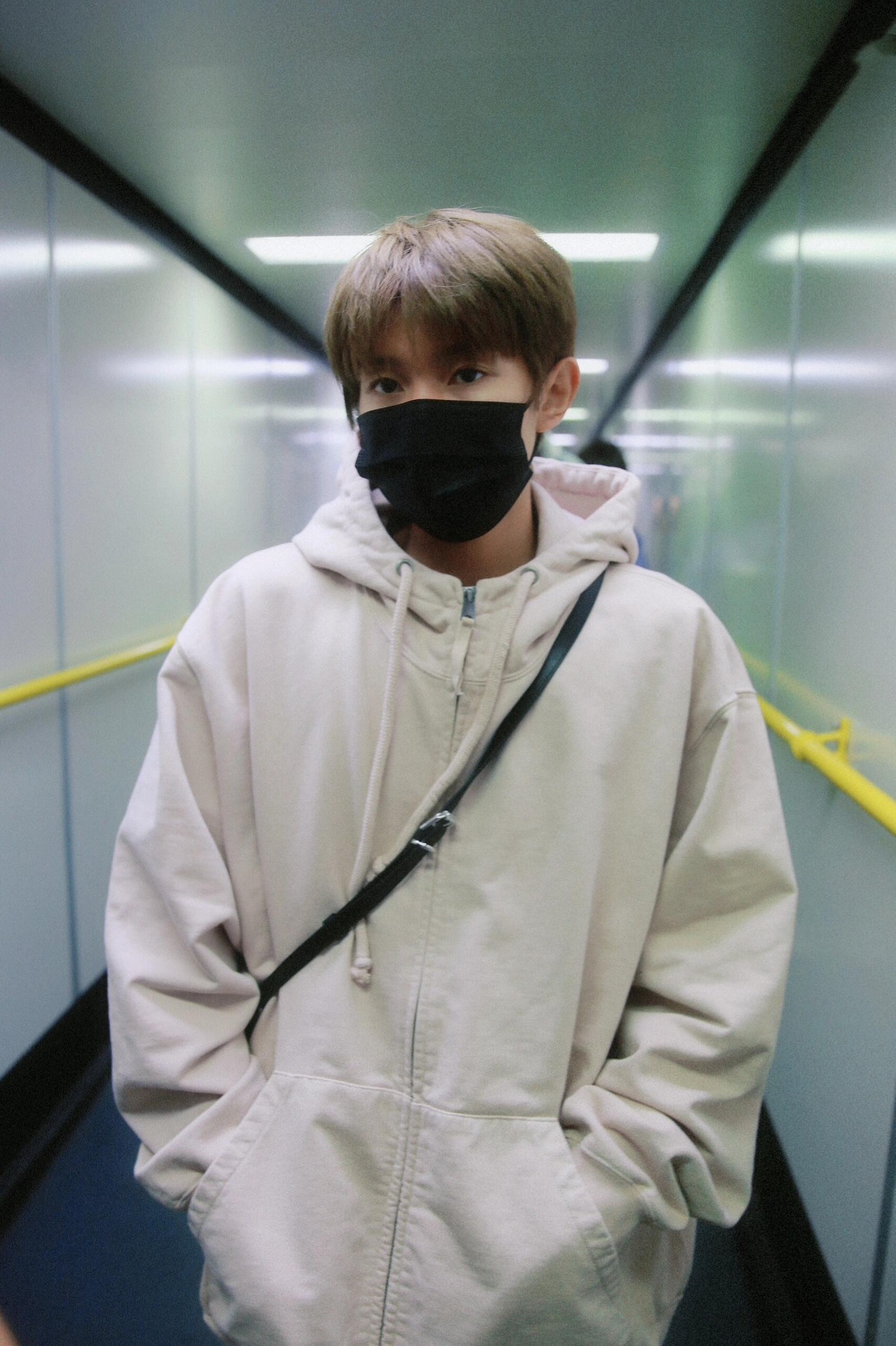 。Maison Margiela 未完成刺绣印花外套定制定染云绒米高密全棉料 柔软细腻 舒适贴肤 以柔和