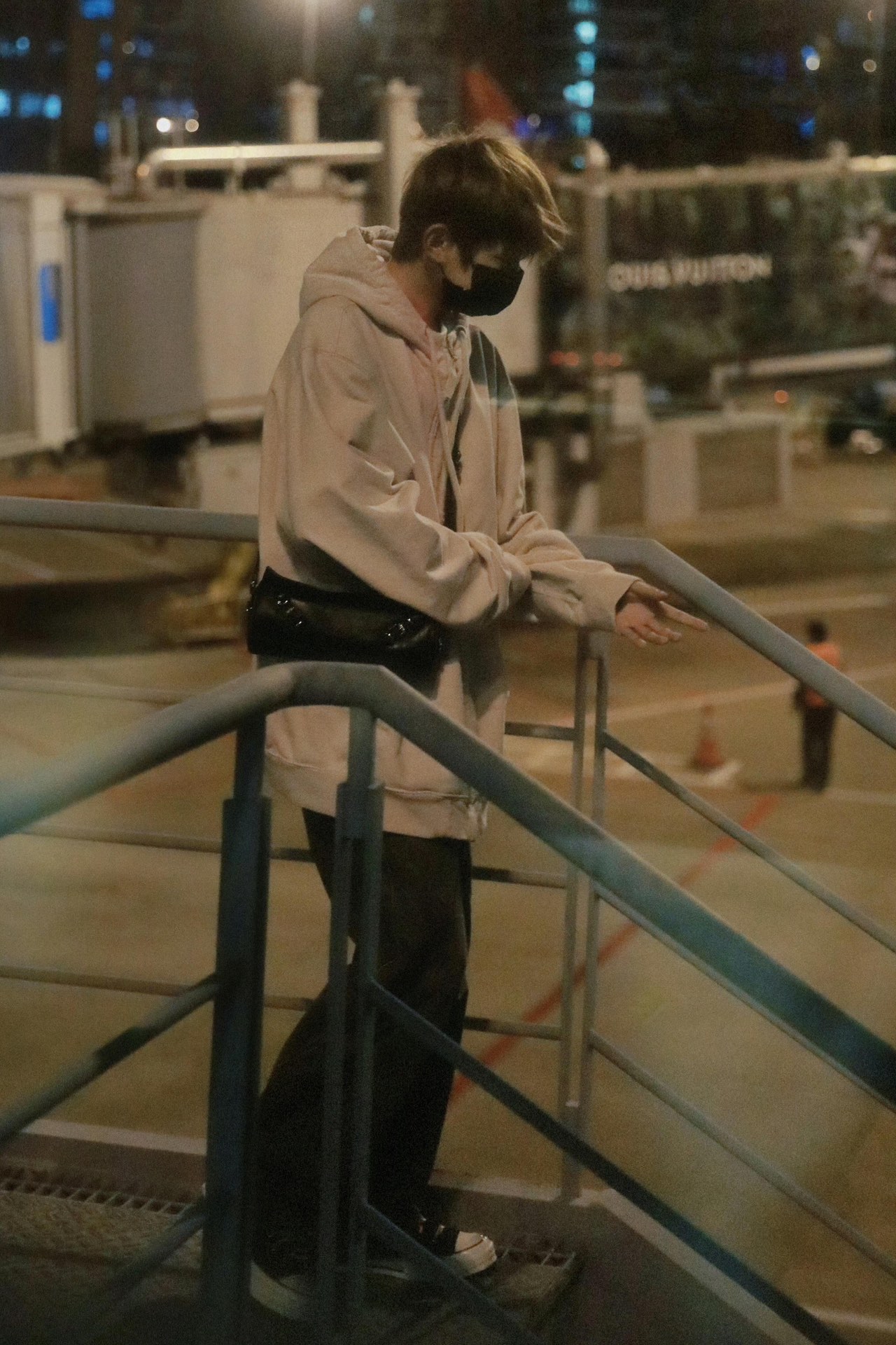 。Maison Margiela 未完成刺绣印花外套定制定染云绒米高密全棉料 柔软细腻 舒适贴肤 以柔和