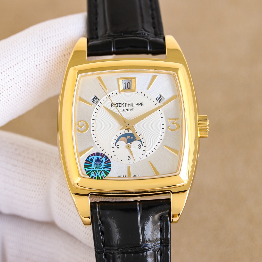 NO:532291,White Gold TW Patek Philippe Complex Multifunction Series 5135G - the first Nautilus complex watch launched so far, creating a casual sports watch with super complex technology. 1 The small body panel has the following functions: 12 o'clock calendar function 10 o'clock week function 2 o'clock week function 6 o'clock 24 hours. All functions can be used normally. 2 movement adopts a replica Cal.240 automatic winding movement, which perfectly interprets the functions while realizing the appearance. 3 The independent watchmaker of the modification master participates in the customization of the modified dial color, giving the unique watch an interesting soul!  Craftsmanship masterpieces welcome to taste it!  ,,patek philippe19860909白 金 TW 百达翡丽复杂多功能系列5135G--重磅登场,迄今推出的首款Nautilus复杂腕表,以超复杂的工艺技术打造休闲运动腕表. 1小身板大能量尽揽以下功能∶12点位日历功能 10点位星期功能 2点位星期功能 6点位24小时.所有功能都可正常使用. 2机芯采用复刻版Cal.240自动上链机芯,在实现外观的逼真前提下,功能一并完美诠释. 3改装大师独立制表人,倾情参与定制改装表盘颜色,给予独一无二的腕表增添有趣的灵魂！ 匠心力作 欢迎各位表友品鉴！,,patek philippe,Watch