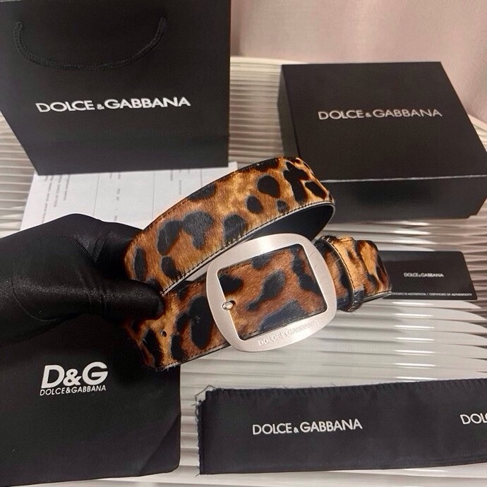 Dolce&Gabbana 新款豹纹 Re-Edition 时装秀是一次回归品牌本源的梦幻旅程，过去与当