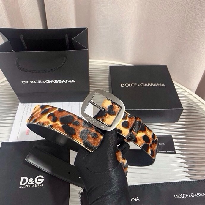 Dolce&Gabbana 新款豹纹 Re-Edition 时装秀是一次回归品牌本源的梦幻旅程，过去与当