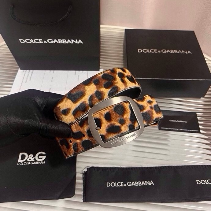 Dolce&Gabbana 新款豹纹 Re-Edition 时装秀是一次回归品牌本源的梦幻旅程，过去与当