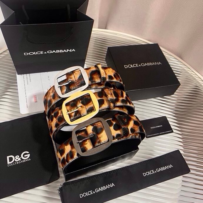 Dolce&Gabbana 新款豹纹 Re-Edition 时装秀是一次回归品牌本源的梦幻旅程，过去与当