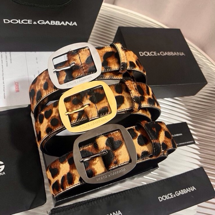 Dolce&Gabbana 新款豹纹 Re-Edition 时装秀是一次回归品牌本源的梦幻旅程，过去与当