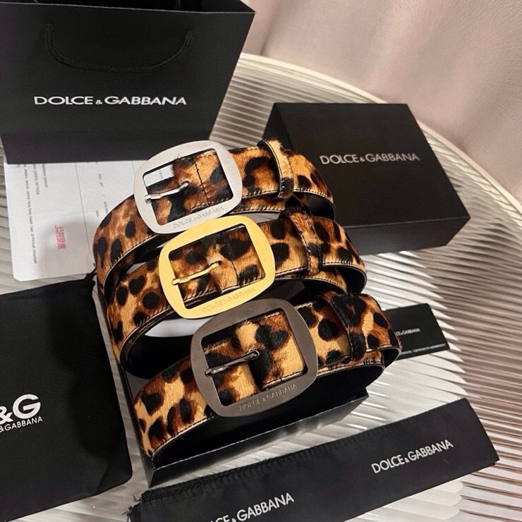 Dolce&Gabbana 新款豹纹 Re-Edition 时装秀是一次回归品牌本源的梦幻旅程，过去与当