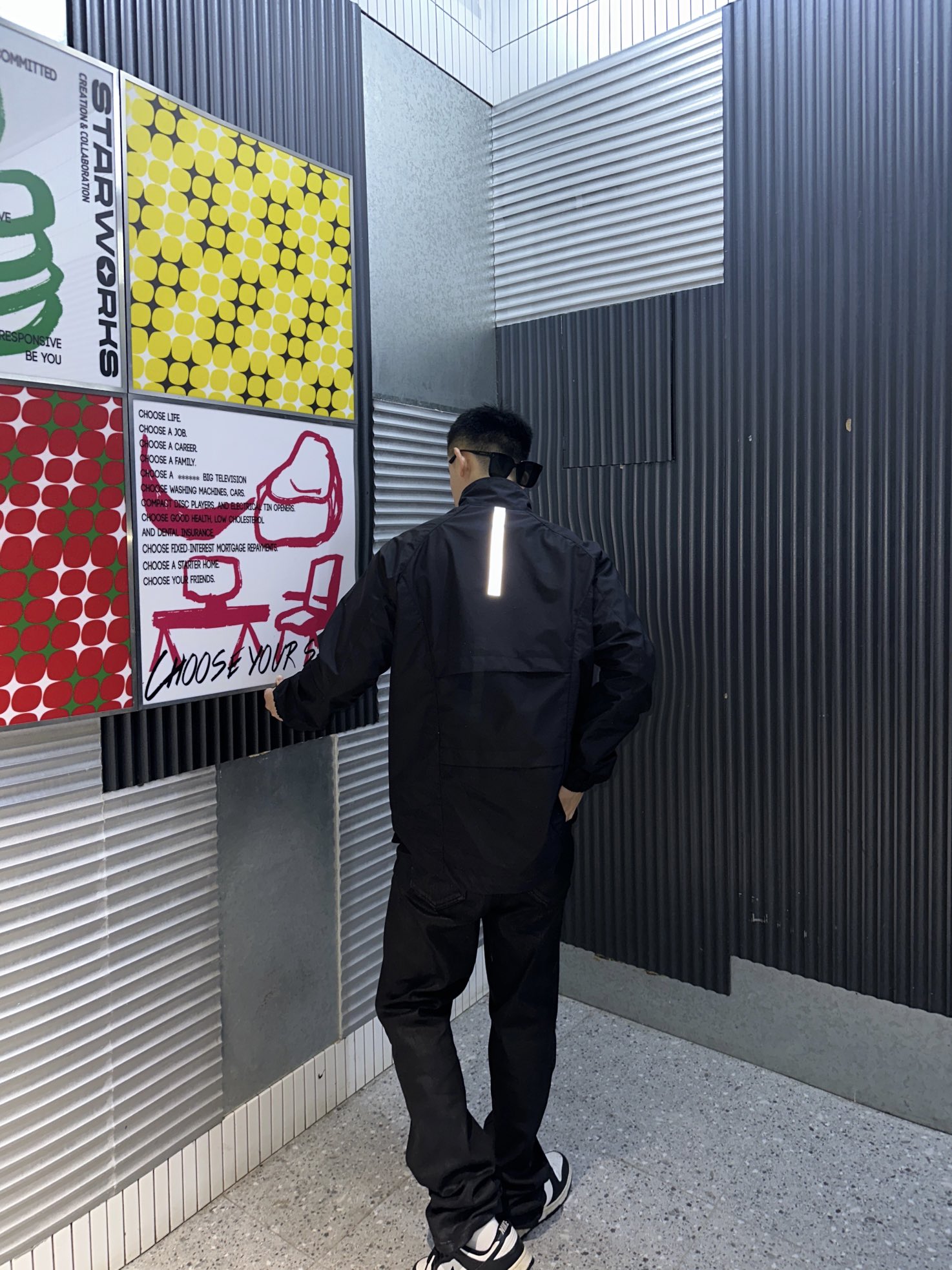 。Dior Diamond 标志反光夹克定制黑曜智感层压机能科技绸 风不透 雨不浸 汗不滞 三防结界 质