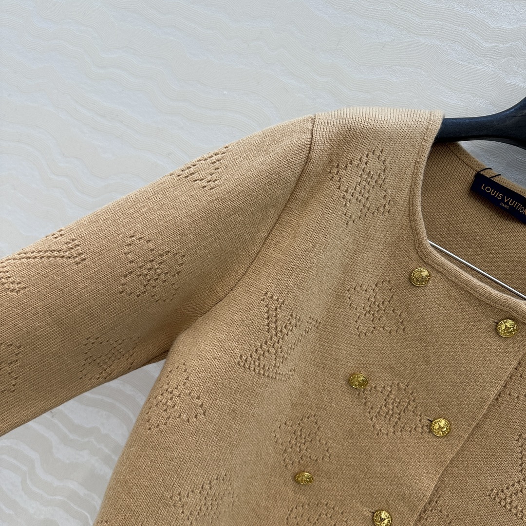 独家首发❤️ 爆单推荐，L新品Flight Mode系列，Monogram花㚏缕空针织外套！瑞士机双织重