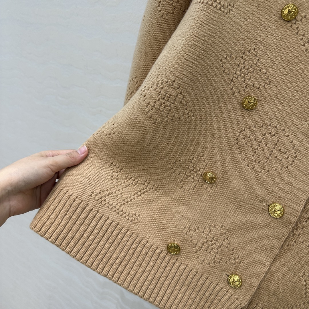 独家首发❤️ 爆单推荐，L新品Flight Mode系列，Monogram花㚏缕空针织外套！瑞士机双织重