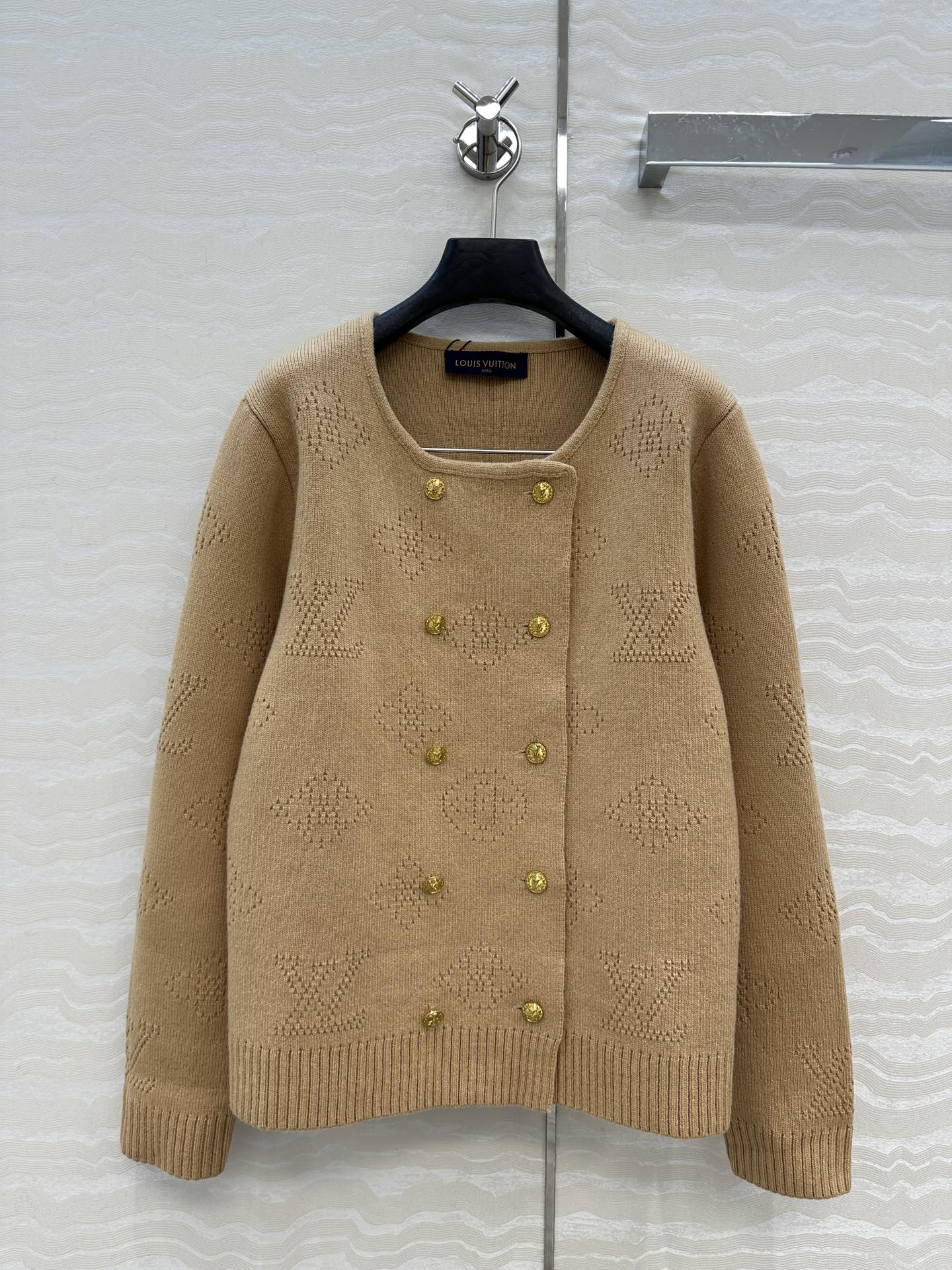 独家首发❤️ 爆单推荐，L新品Flight Mode系列，Monogram花㚏缕空针织外套！瑞士机双织重