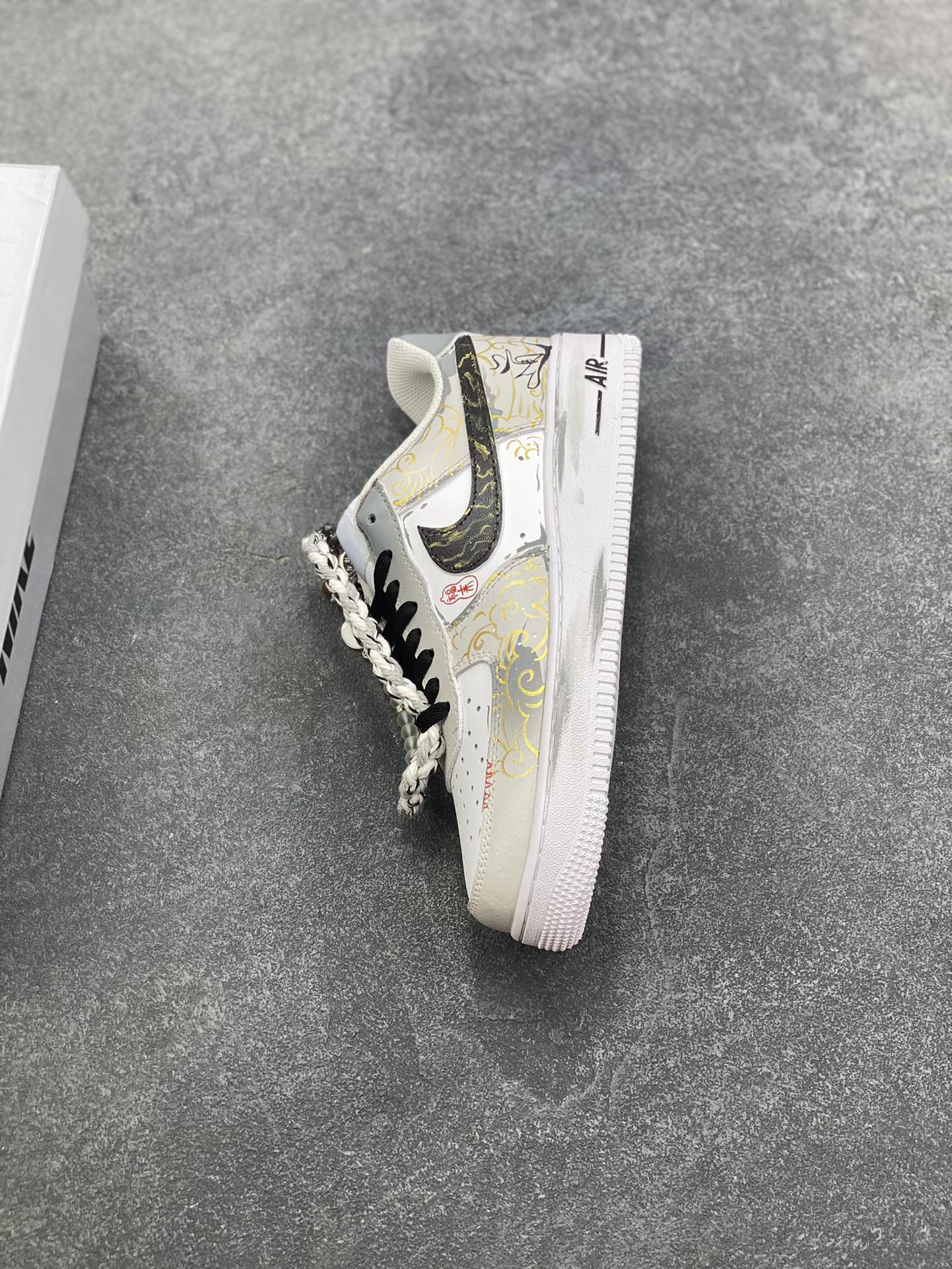 图片[7]-【定制球鞋】Nike Air Force 1 道 足迹创新中式潮流休闲 个性手绘 质感简约 高级感 防滑耐磨 低帮 板鞋 男女同款 黑金灰色白黑色折边针车 工艺难度大 原楦头原纸板 原装鞋盒 定制五金配件 内置全掌气垫 原厂鞋底 货号：CW2288-111 尺码：36 36.5 37.5 38 38.5 39 40 40.5 41 42 42.5 43 44 44.5 45-选品中心