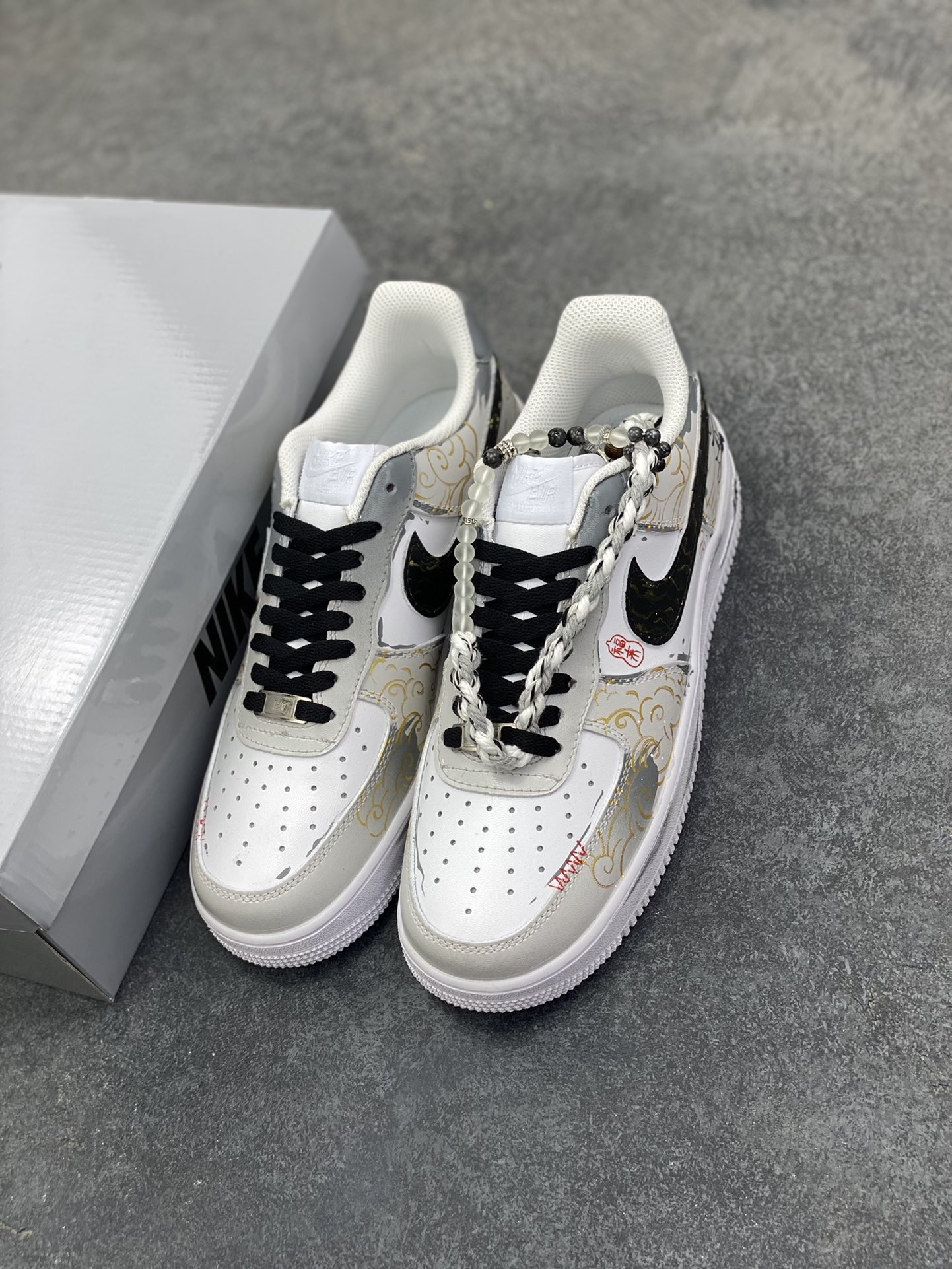 图片[8]-【定制球鞋】Nike Air Force 1 道 足迹创新中式潮流休闲 个性手绘 质感简约 高级感 防滑耐磨 低帮 板鞋 男女同款 黑金灰色白黑色折边针车 工艺难度大 原楦头原纸板 原装鞋盒 定制五金配件 内置全掌气垫 原厂鞋底 货号：CW2288-111 尺码：36 36.5 37.5 38 38.5 39 40 40.5 41 42 42.5 43 44 44.5 45-选品中心