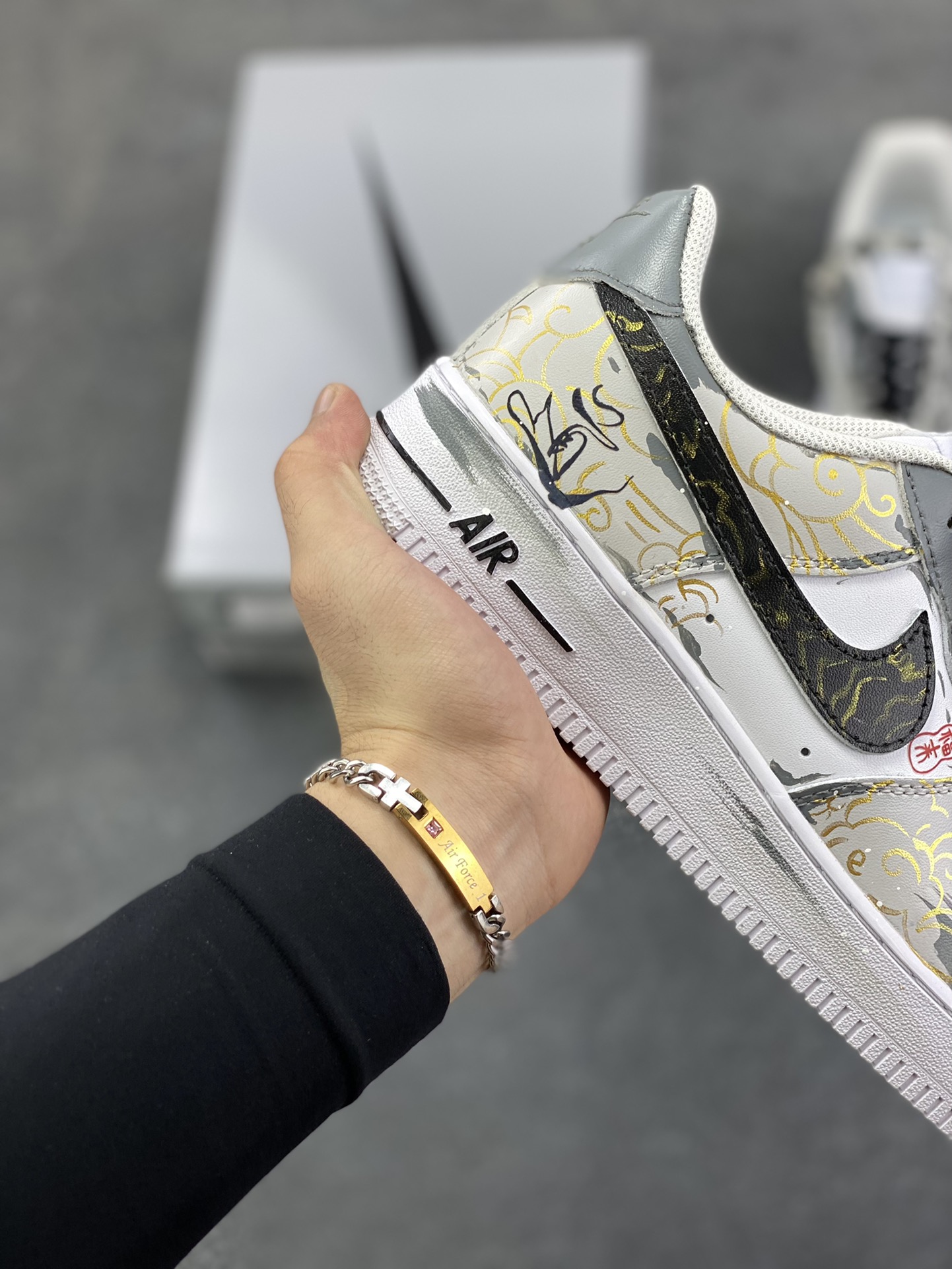 图片[6]-【定制球鞋】Nike Air Force 1 道 足迹创新中式潮流休闲 个性手绘 质感简约 高级感 防滑耐磨 低帮 板鞋 男女同款 黑金灰色白黑色折边针车 工艺难度大 原楦头原纸板 原装鞋盒 定制五金配件 内置全掌气垫 原厂鞋底 货号：CW2288-111 尺码：36 36.5 37.5 38 38.5 39 40 40.5 41 42 42.5 43 44 44.5 45-选品中心