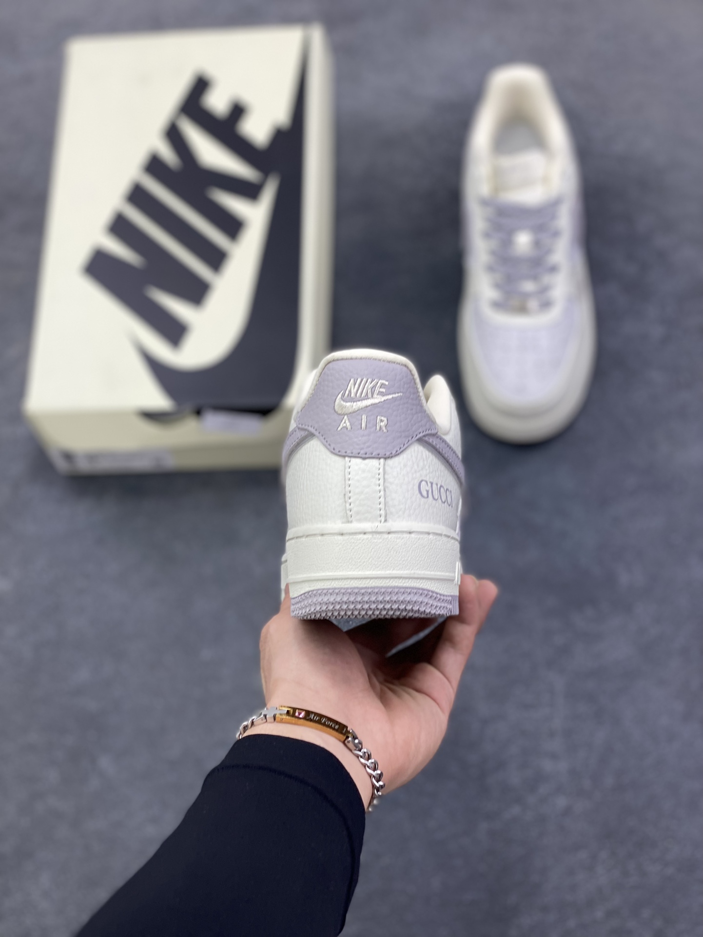 图片[4]-NIke Air Force 1 \’07 Low GUCCI 联名–白浅褐色空军一号低帮 运动鞋 休闲鞋 折边针车 工艺难度大 原楦头原纸板 高端定制鞋盒 原厂鞋底 超高清洁度 细节完美 货号：YF9511-807 尺码：36 36.5 37.5 38 38.5 39 40 40.5 41 42 42.5 43 44 44.5 45-选品中心