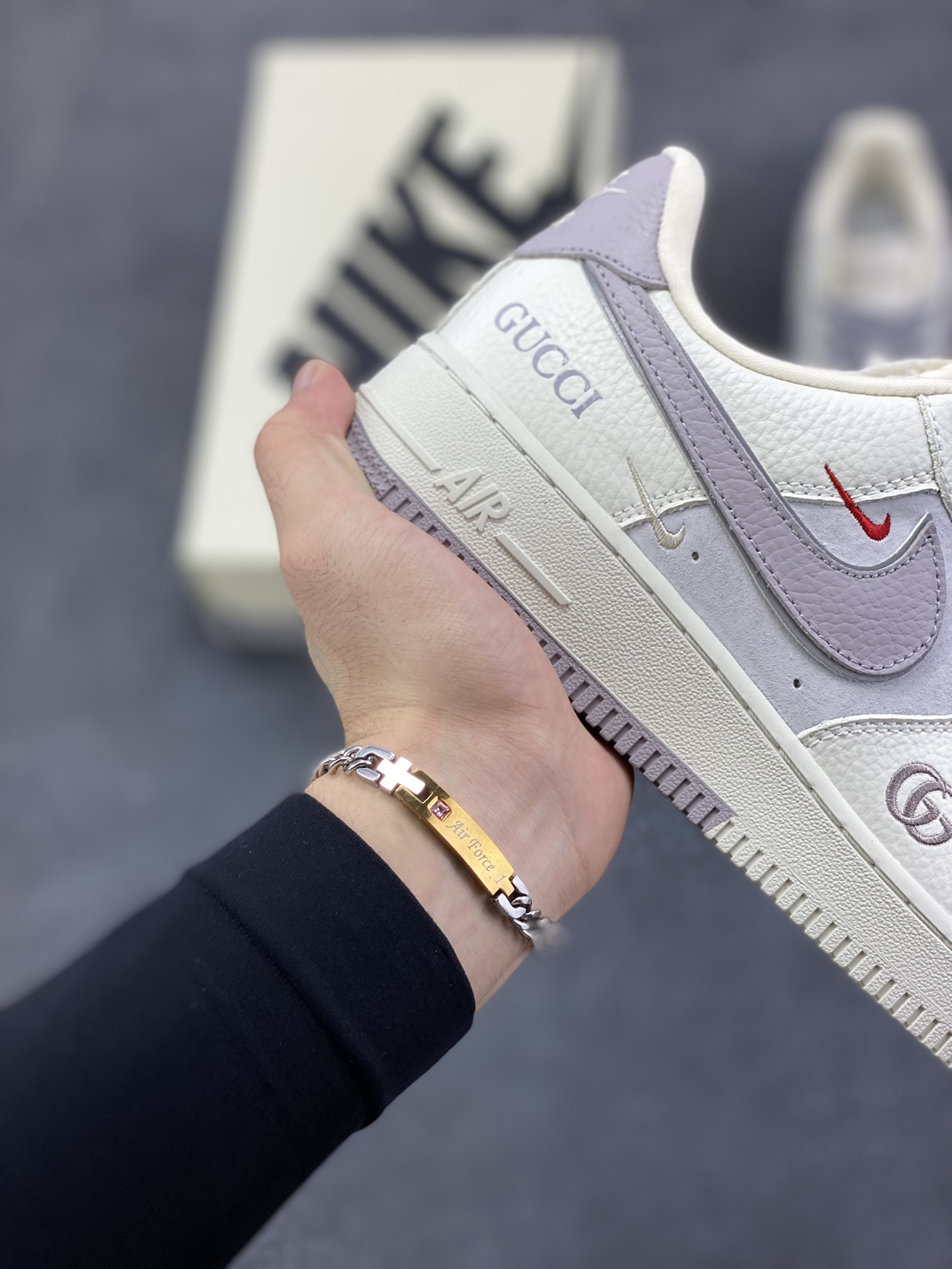 图片[6]-NIke Air Force 1 \’07 Low GUCCI 联名–白浅褐色空军一号低帮 运动鞋 休闲鞋 折边针车 工艺难度大 原楦头原纸板 高端定制鞋盒 原厂鞋底 超高清洁度 细节完美 货号：YF9511-807 尺码：36 36.5 37.5 38 38.5 39 40 40.5 41 42 42.5 43 44 44.5 45-选品中心