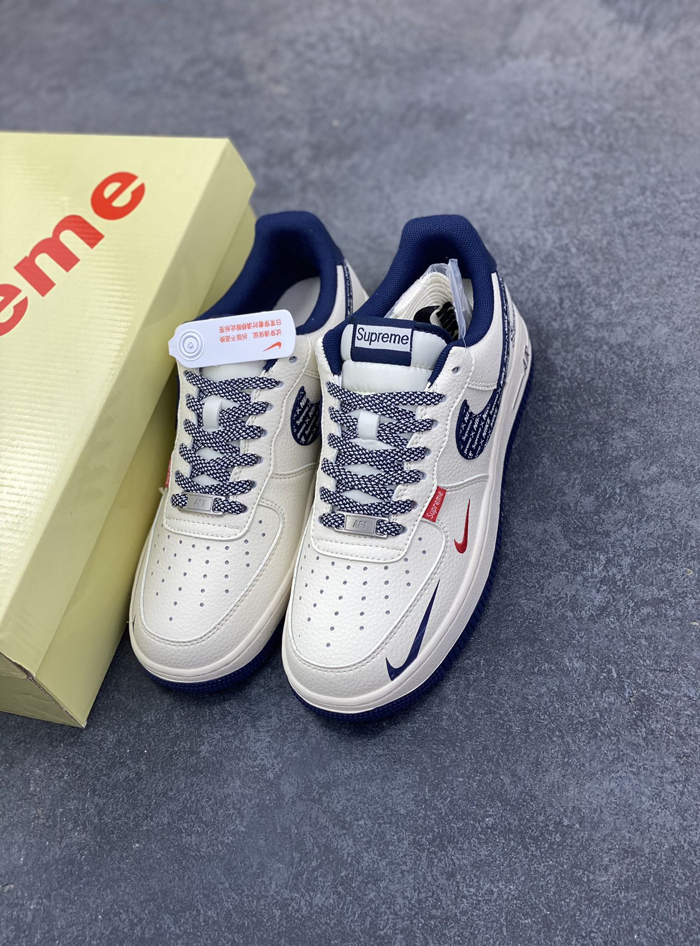 图片[8]-高端定制Nike Air Force 1 \’07 Low “Superme联名—— 米白迷彩红蓝钩” Nike印花 高端定制 低帮休闲板鞋 定制鞋盒 大厂纯原品质出货 超高清洁度 皮料切割干净无任何毛边 细节完美 货号：XD2588-609 尺码：36 36.5 37.5 38 38.5 39 40 40.5 41 42 42.5 43 44 44.5 45-选品中心