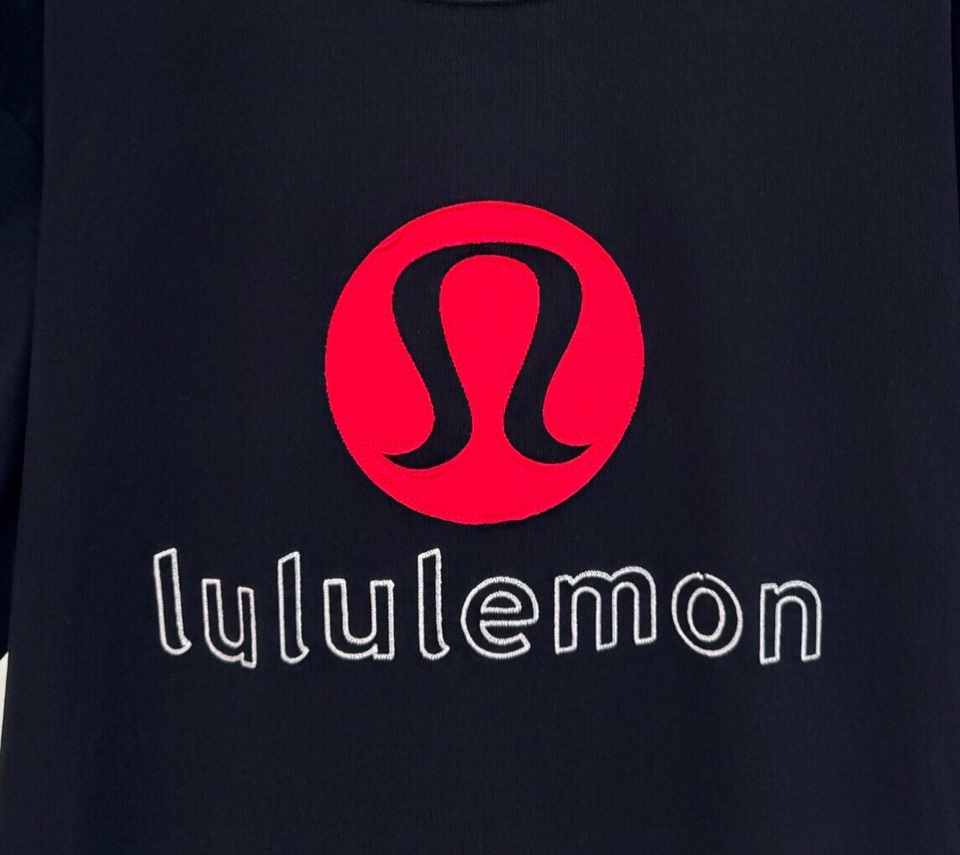 Lulu2025春夏新品短袖圆领T恤，原版印花刺绣字母Logo，三标齐 帅气时尚，简约百搭款。纯棉面料.